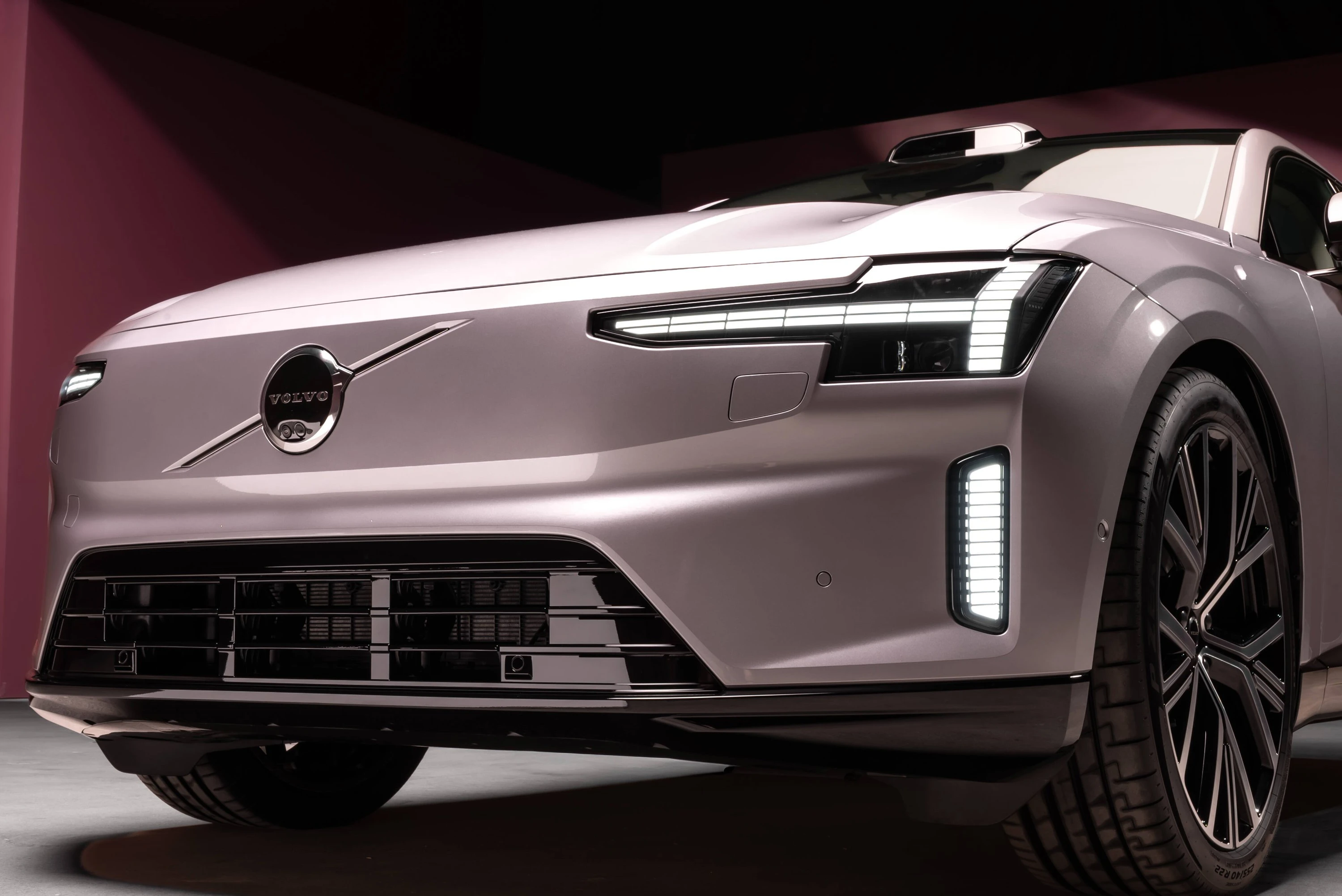 Volvo ES90 Twin Motor headlights view