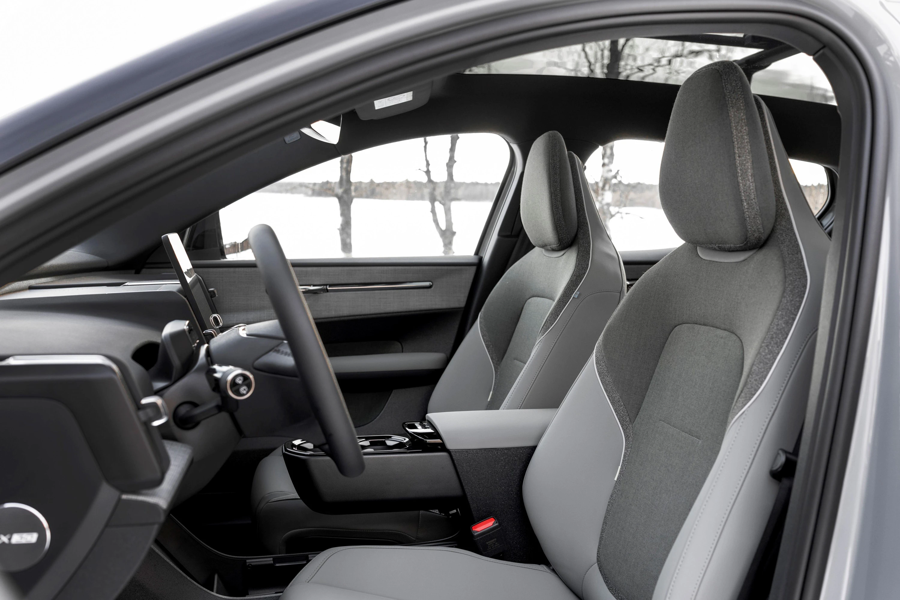 Volvo EX30 Cross Country P5 Long Range frontseats view