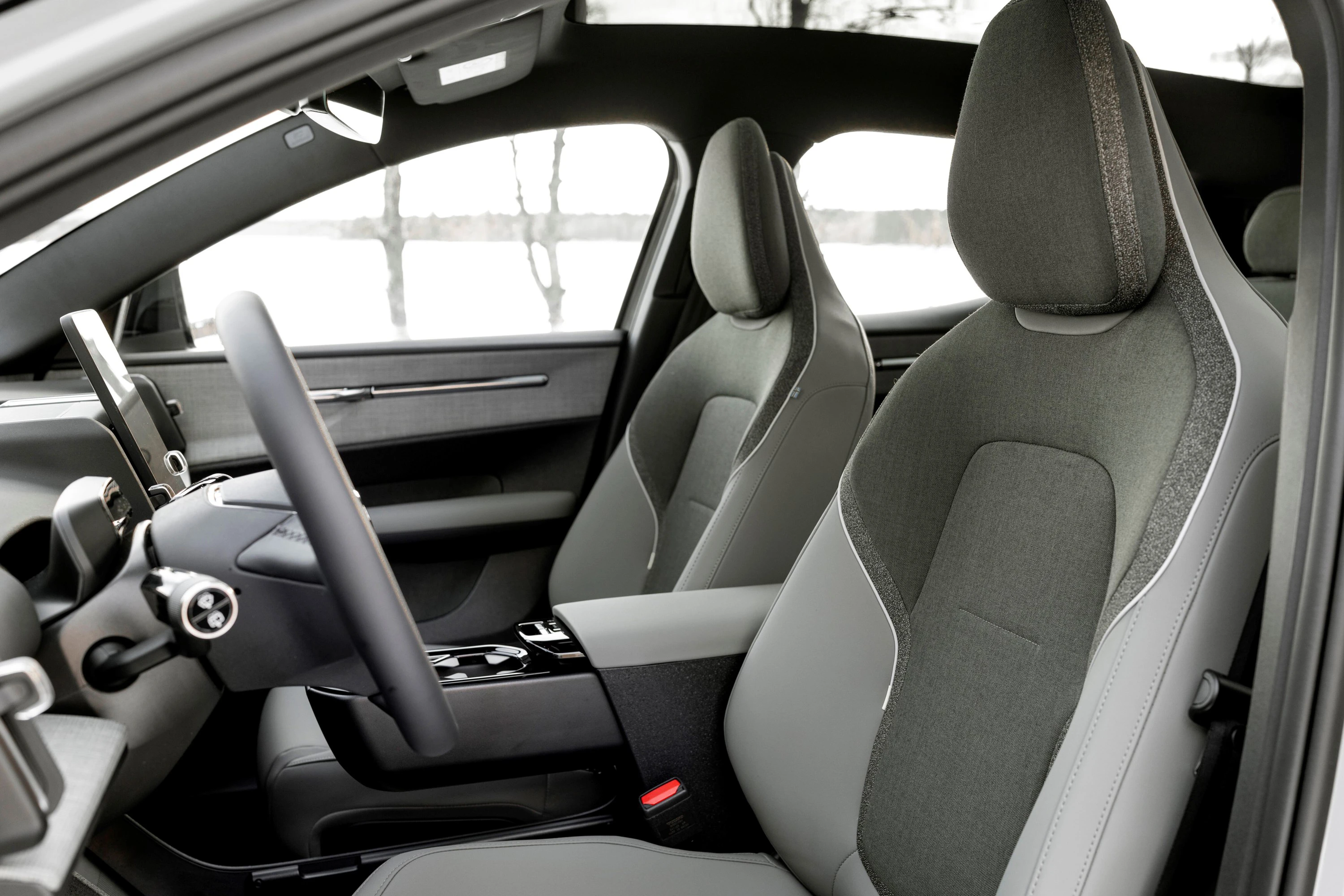 Volvo EX30 Cross Country P5 Long Range frontseats view