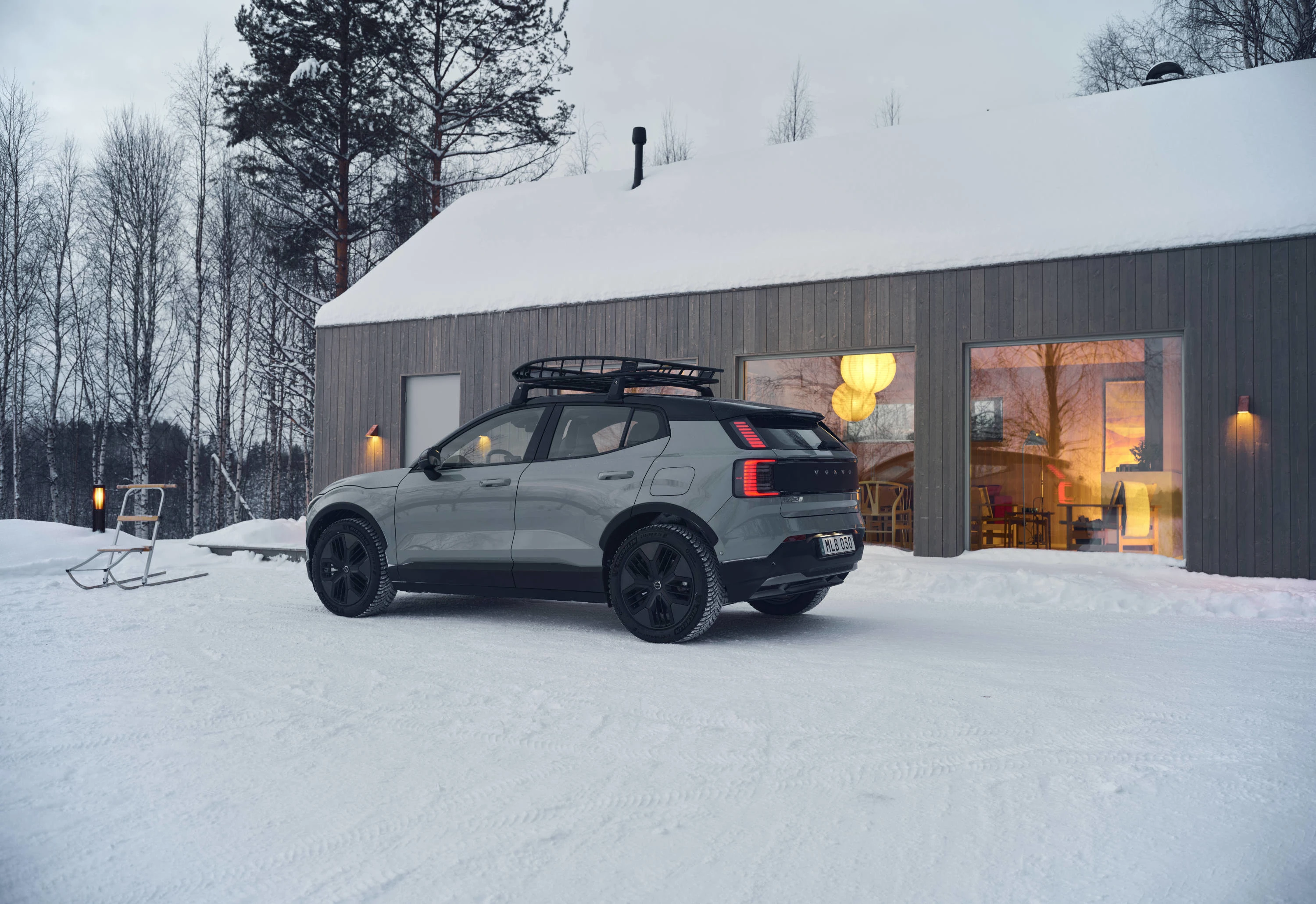Volvo EX30 Cross Country P5 Long Range exterior view