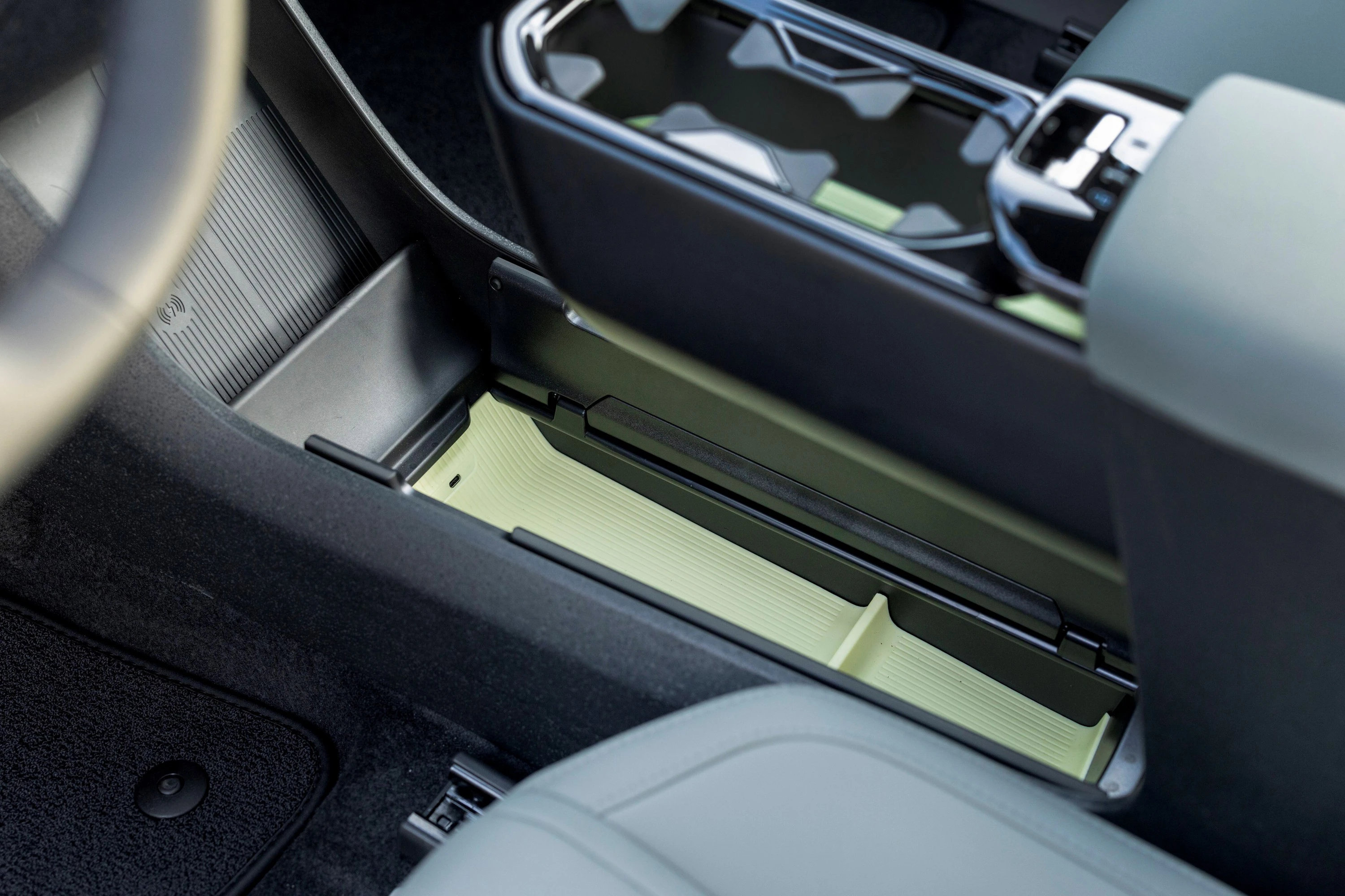 Volvo EX30 Cross Country P8 AWD details view