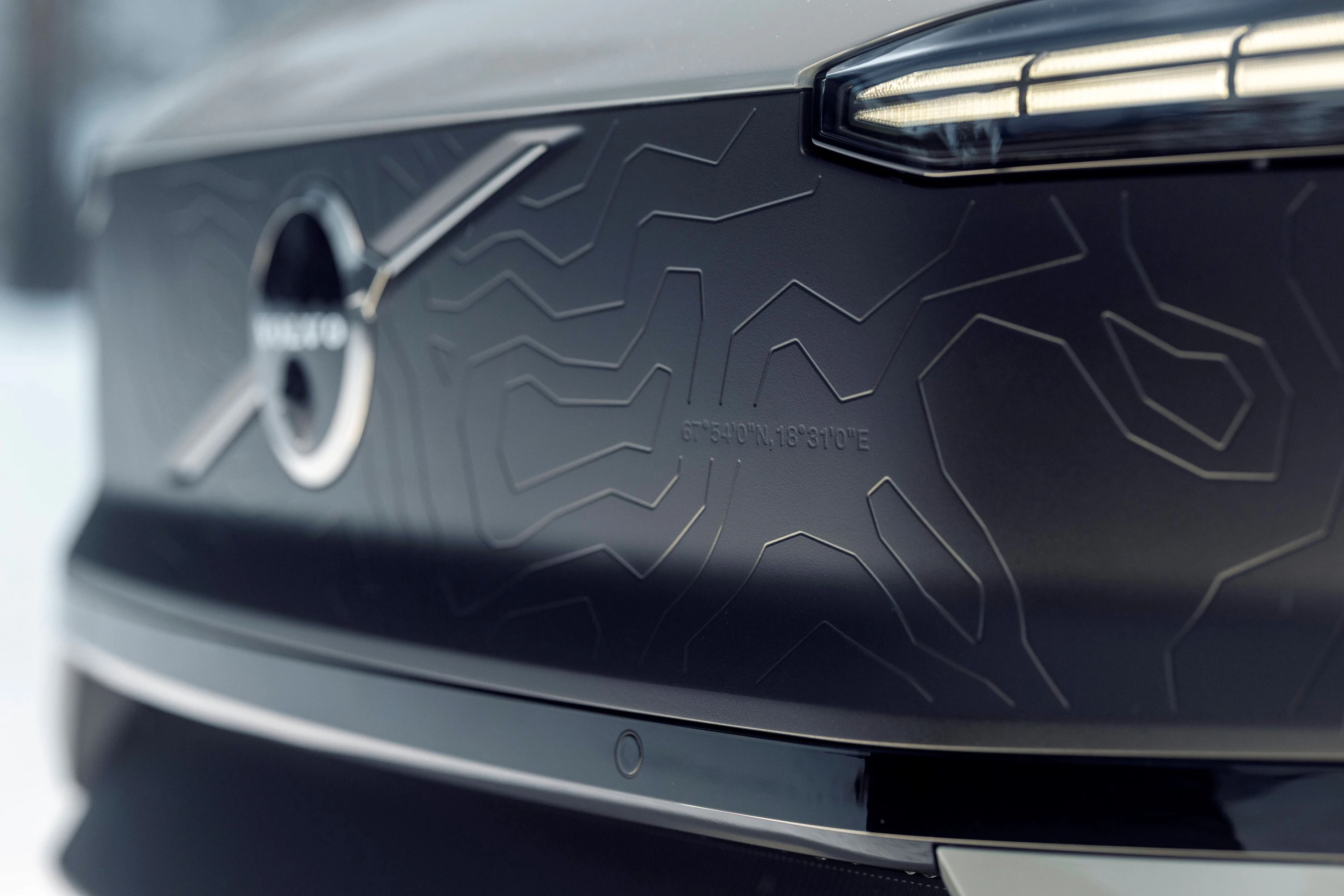Volvo EX30 Cross Country P8 AWD details view