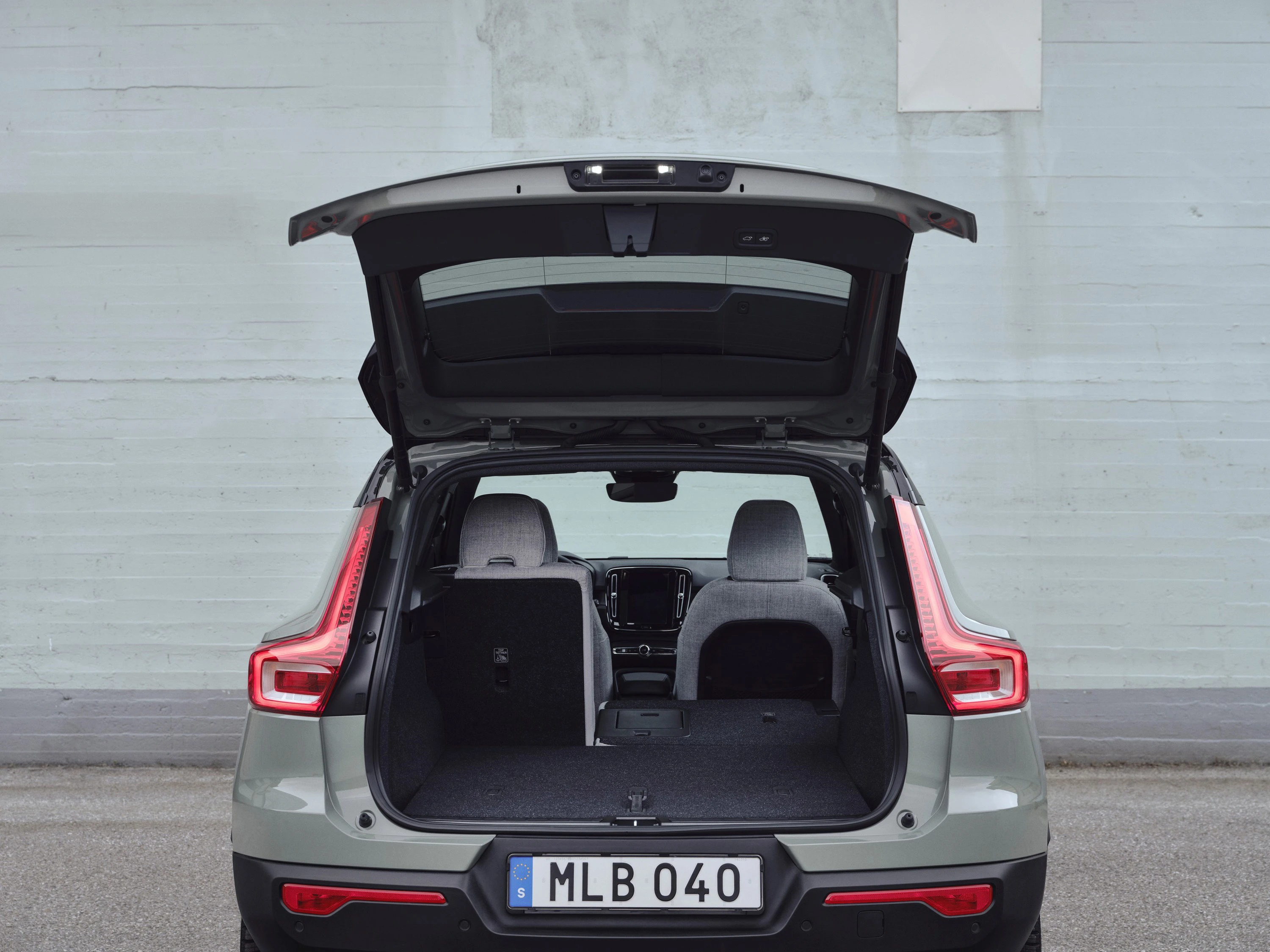 Volvo EX40 Single Motor ER trunk view