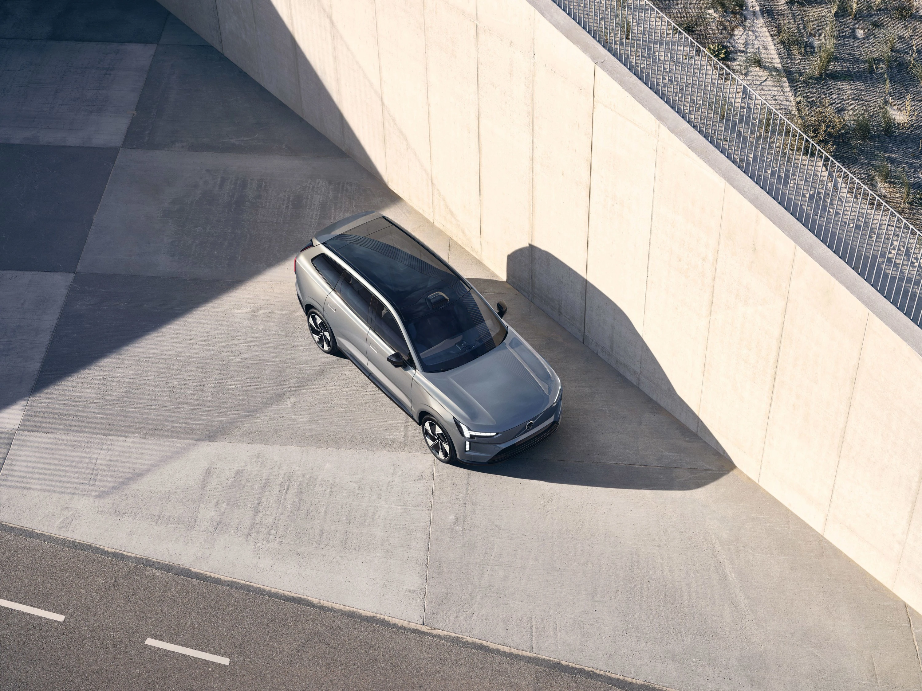 Volvo EX90 Single Motor exterior view