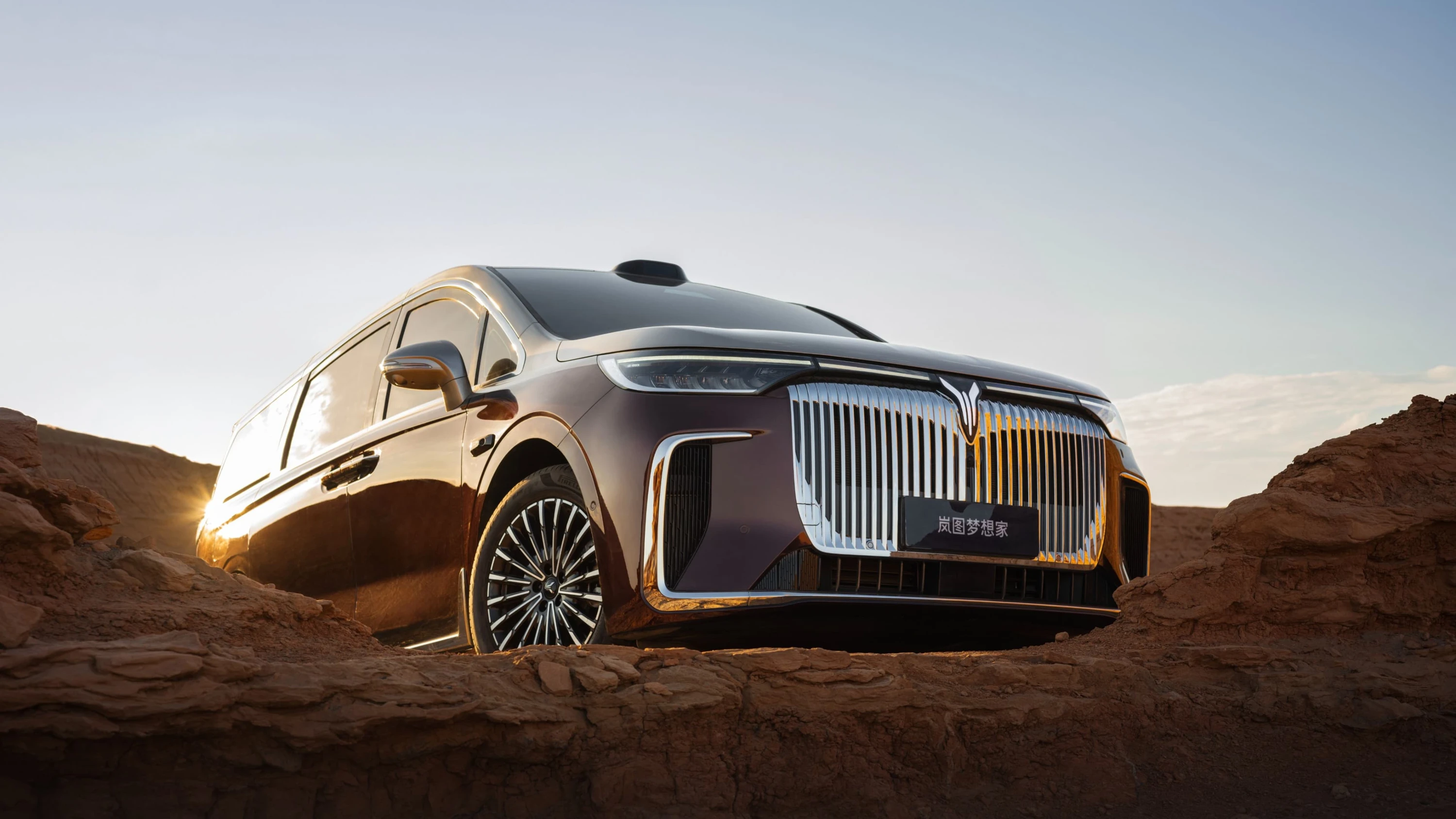 Voyah Dream Ultra Long Range AWD exterior view