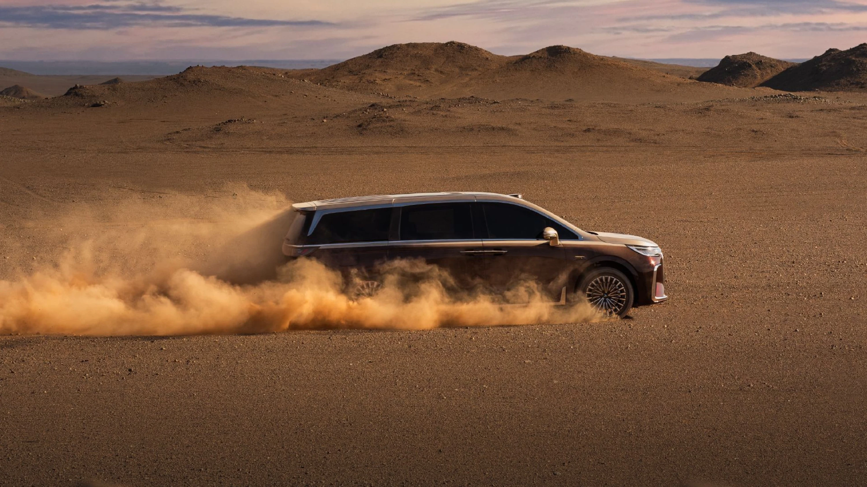 Voyah Dream Ultra Long Range AWD exterior view