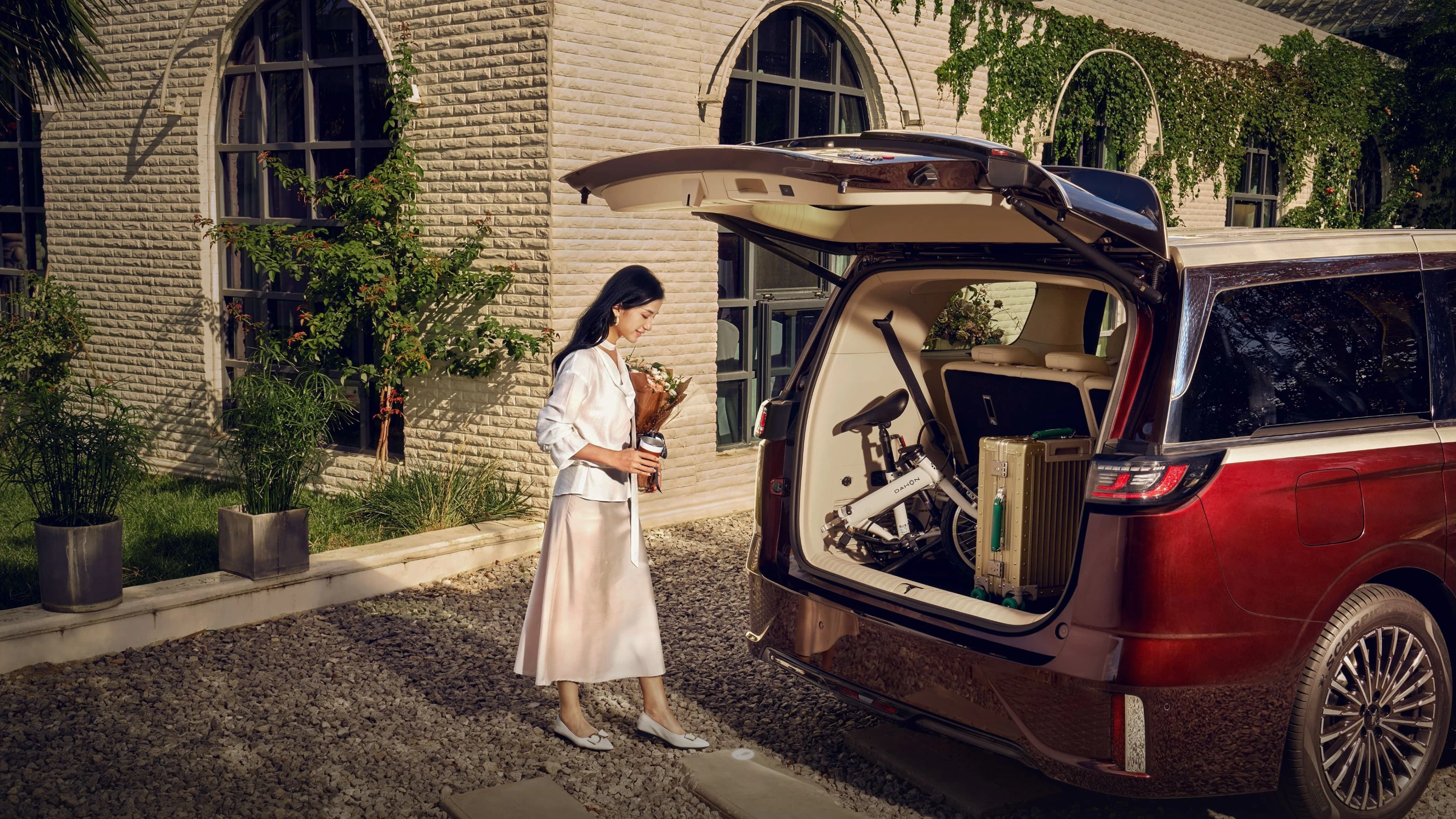 Voyah Dream Ultra Long Range AWD trunk view