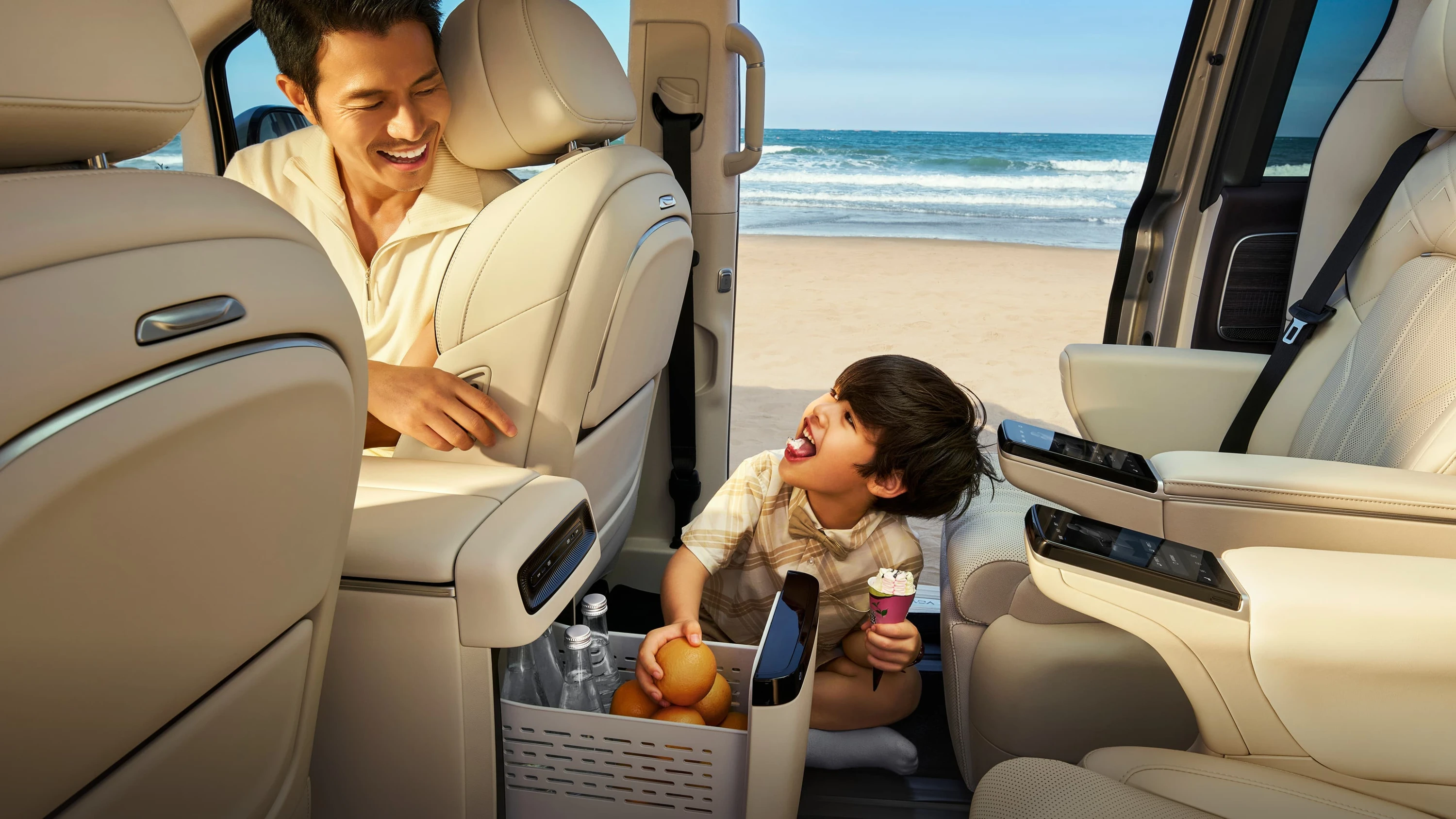 Voyah Dream Ultra Long Range AWD interiorstorage view