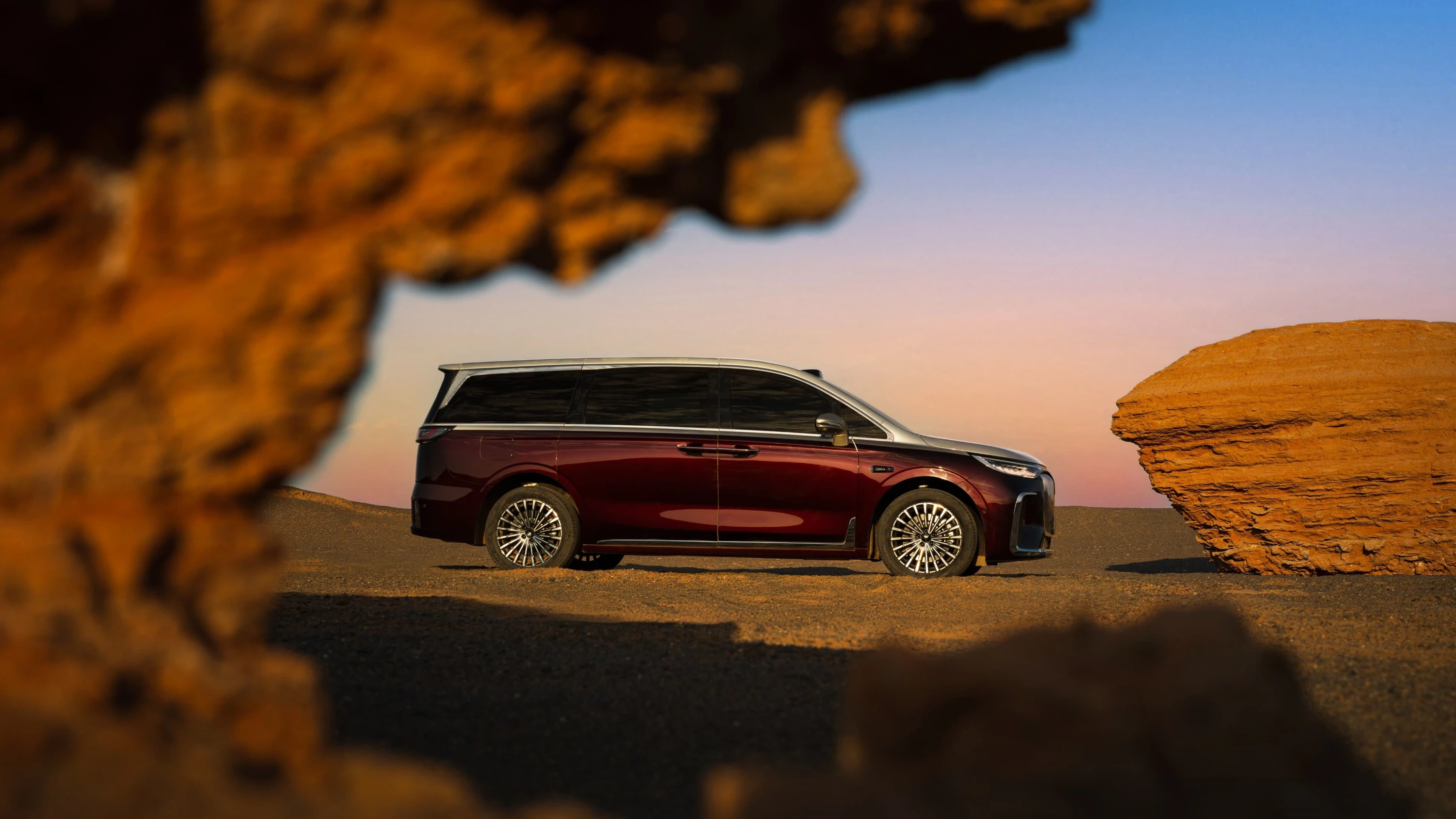 Voyah Dream Ultra Long Range Performance AWD exterior view