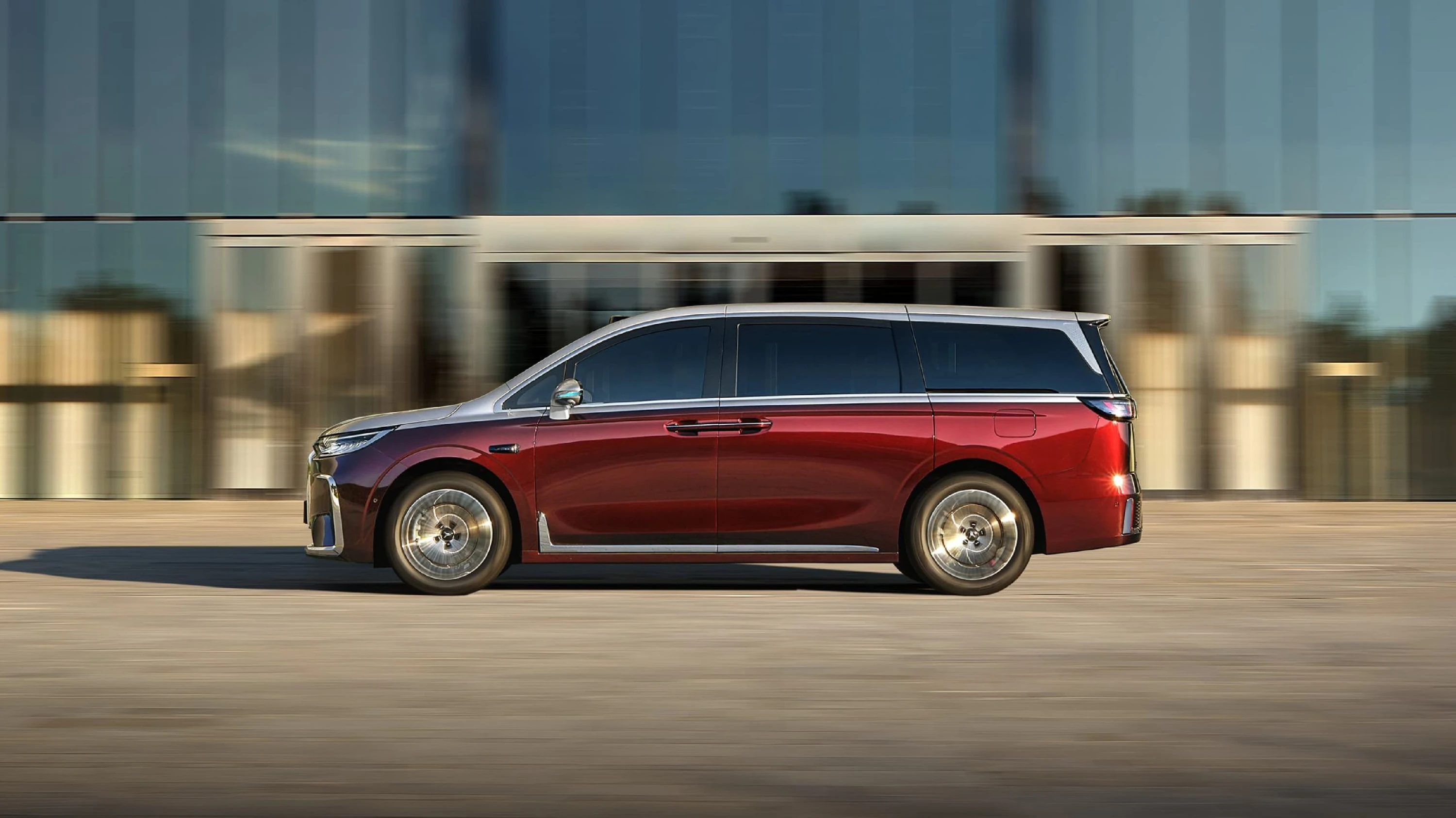 Voyah Dream Ultra Long Range Performance AWD exterior view