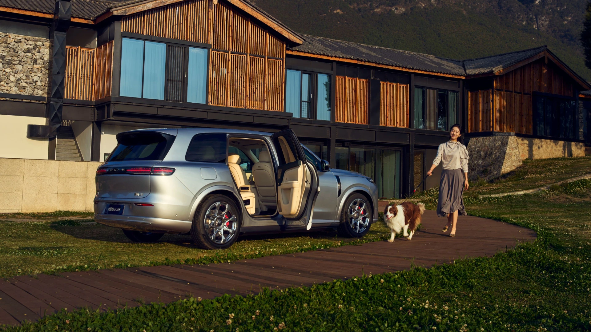 VOYAH Taishan X8 120 kWh lifestyle view