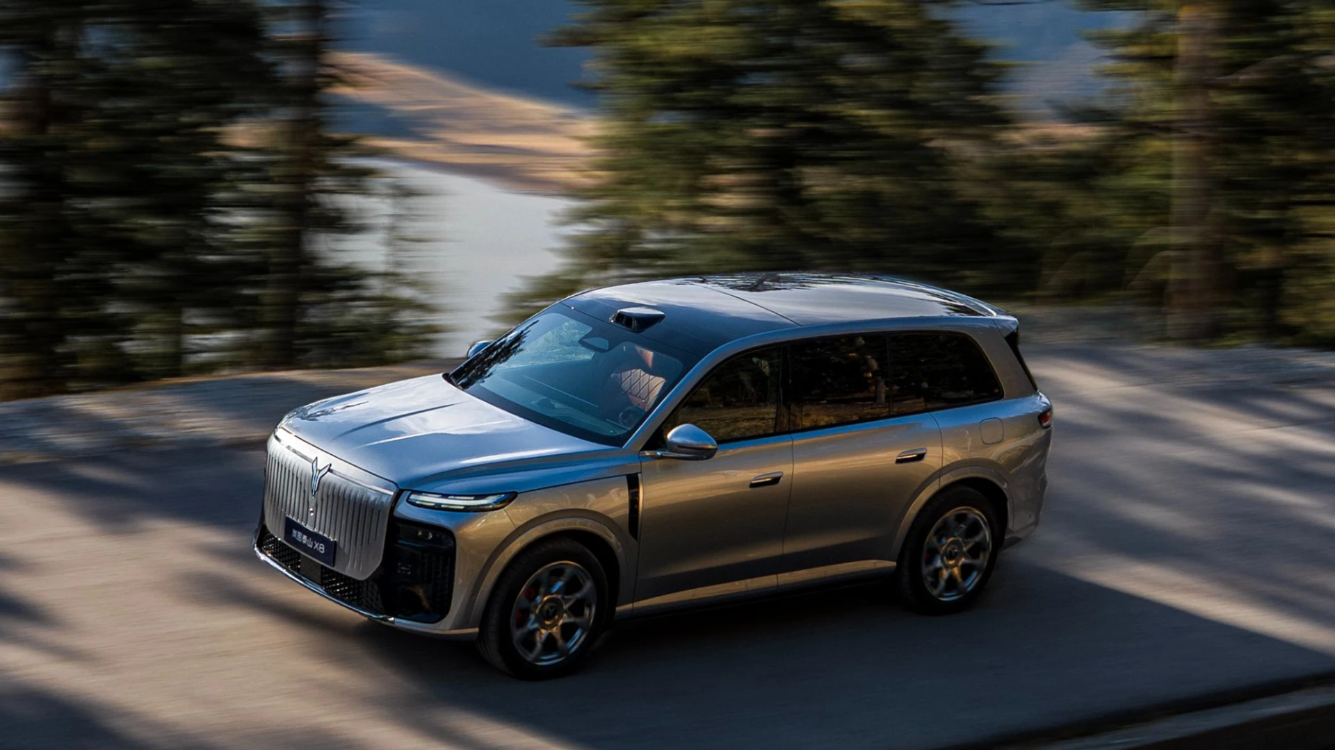 VOYAH Taishan X8 120 kWh exterior view