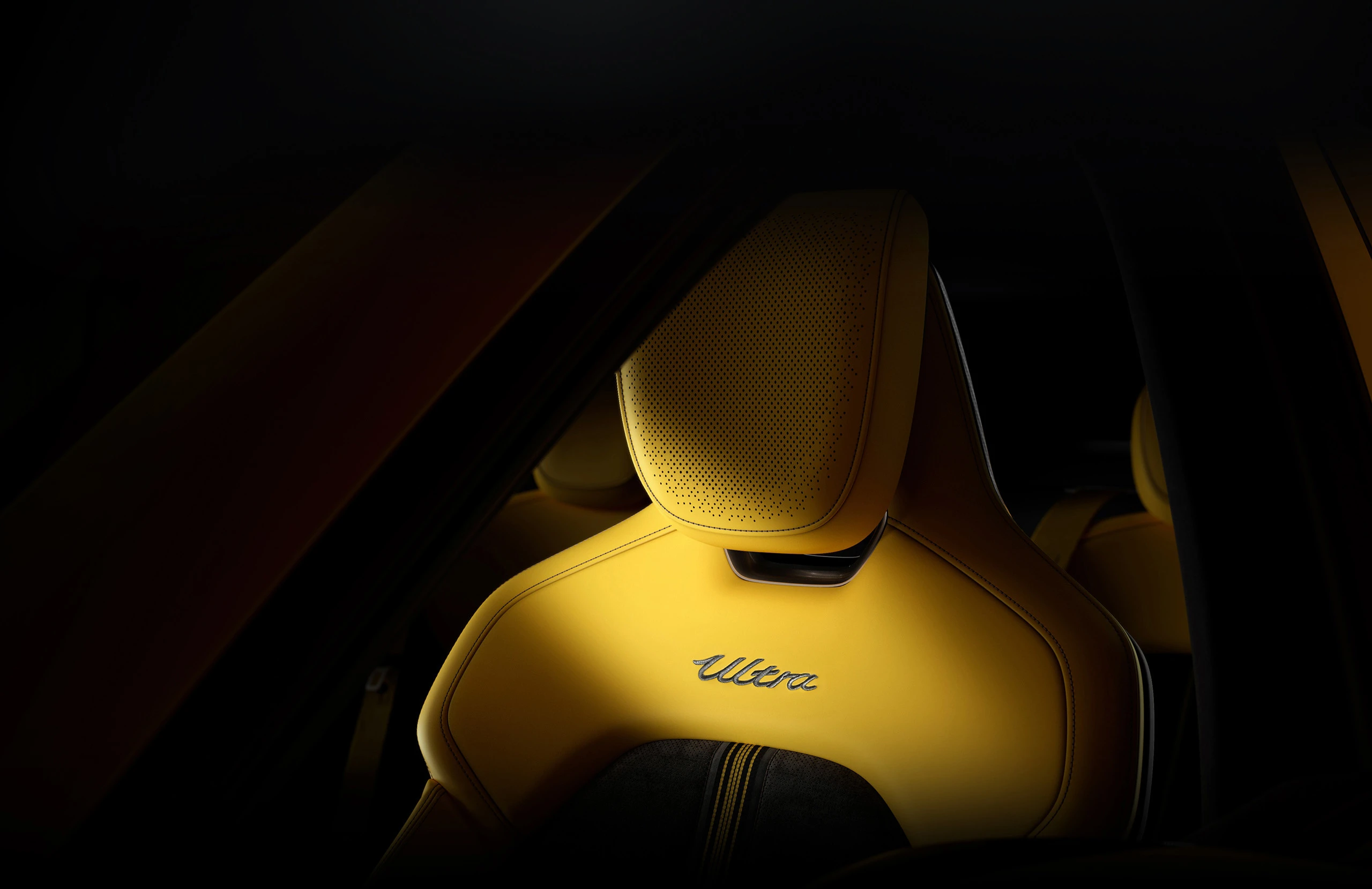 Xiaomi SU7 Ultra frontseats view