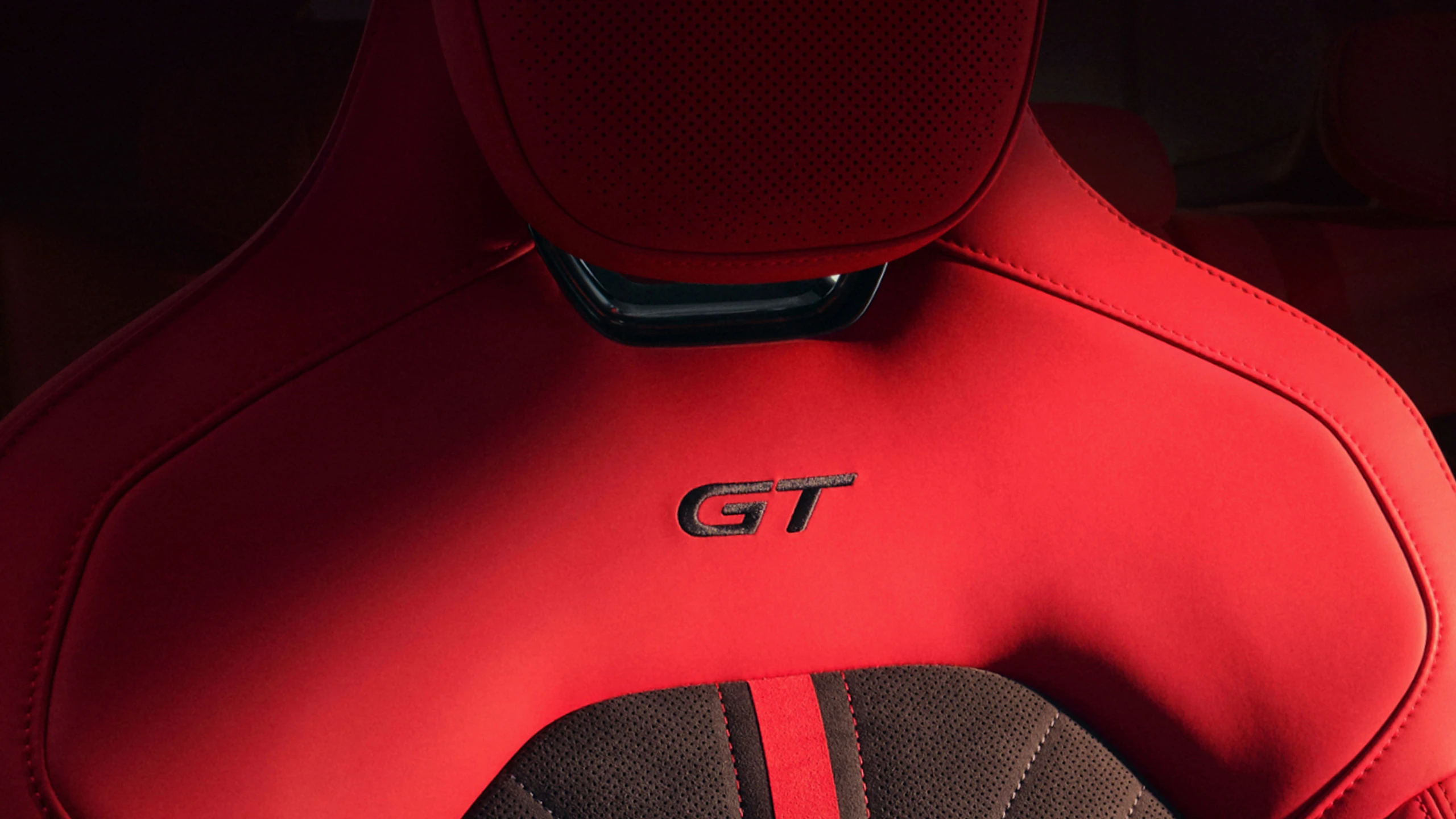 Xiaomi YU7 GT frontseats view