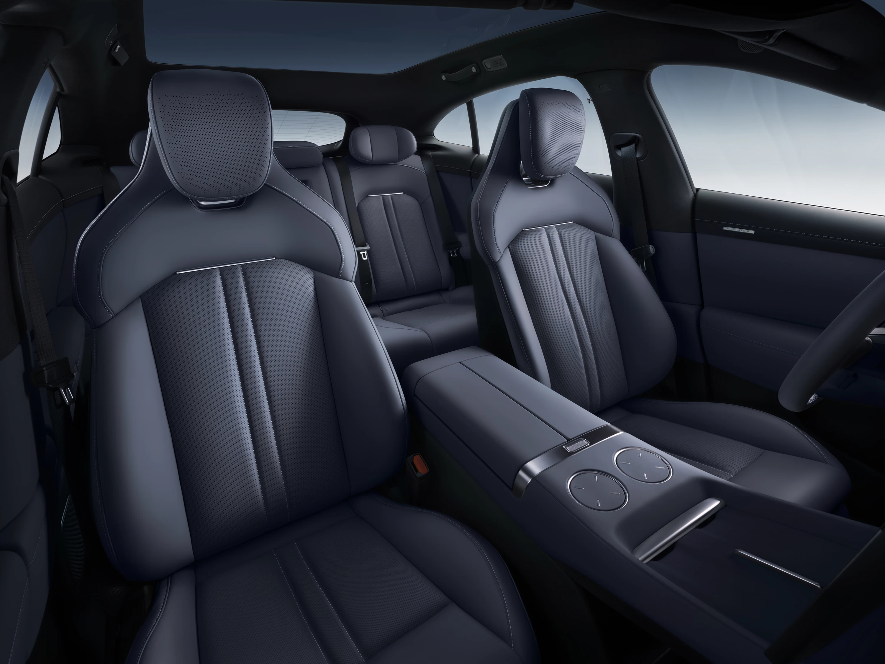 Xiaomi YU7 Long Range frontseats view