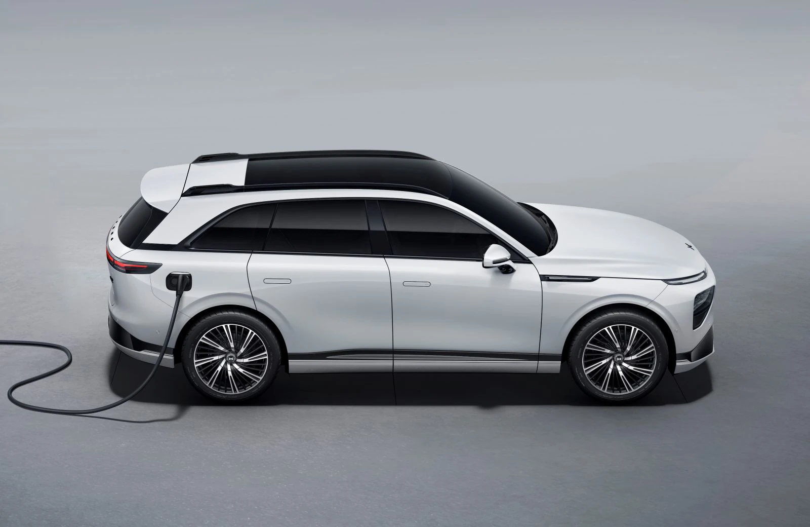 XPENG G9 RWD Long Range charging view