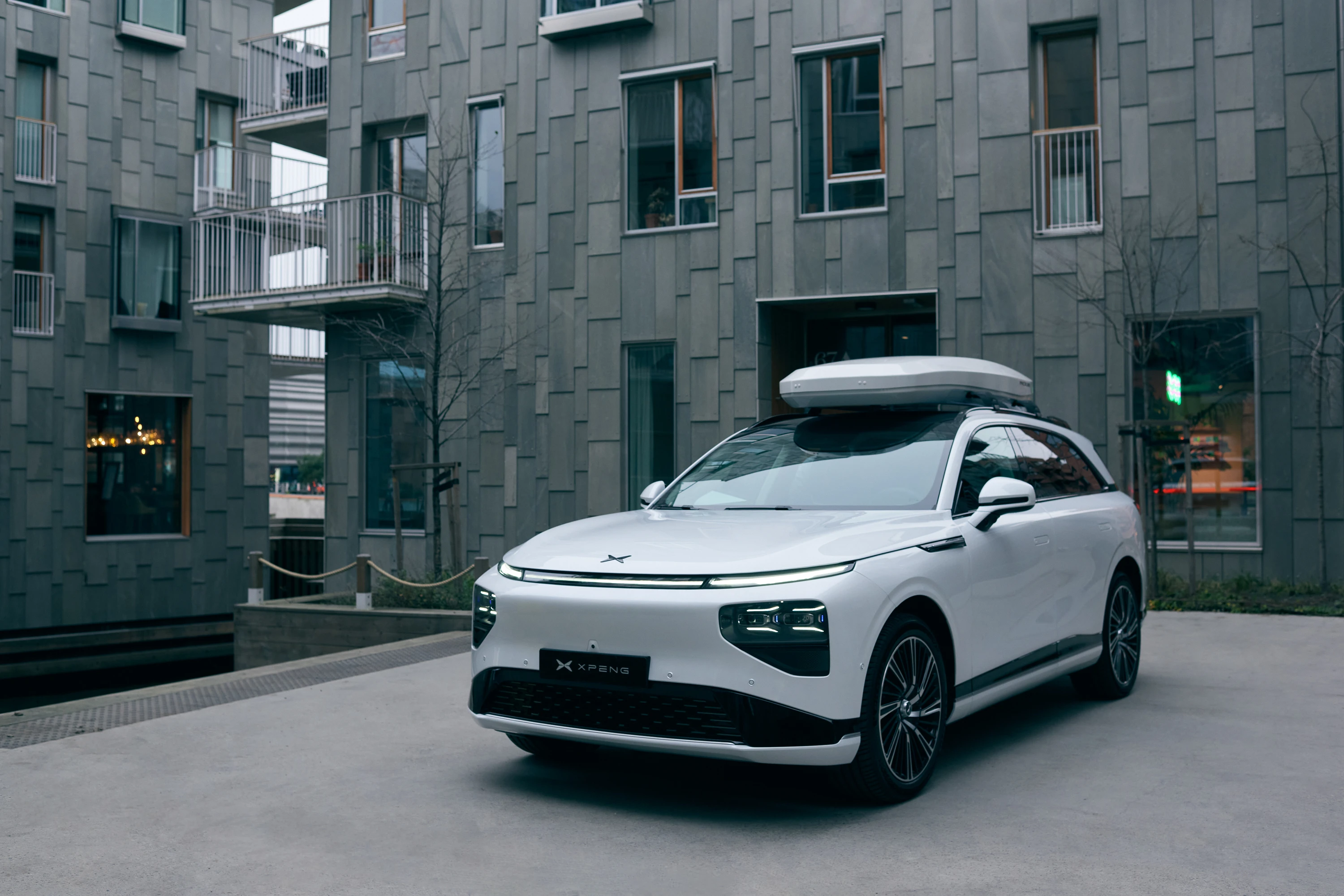 XPENG G9 RWD Standard Range exterior view