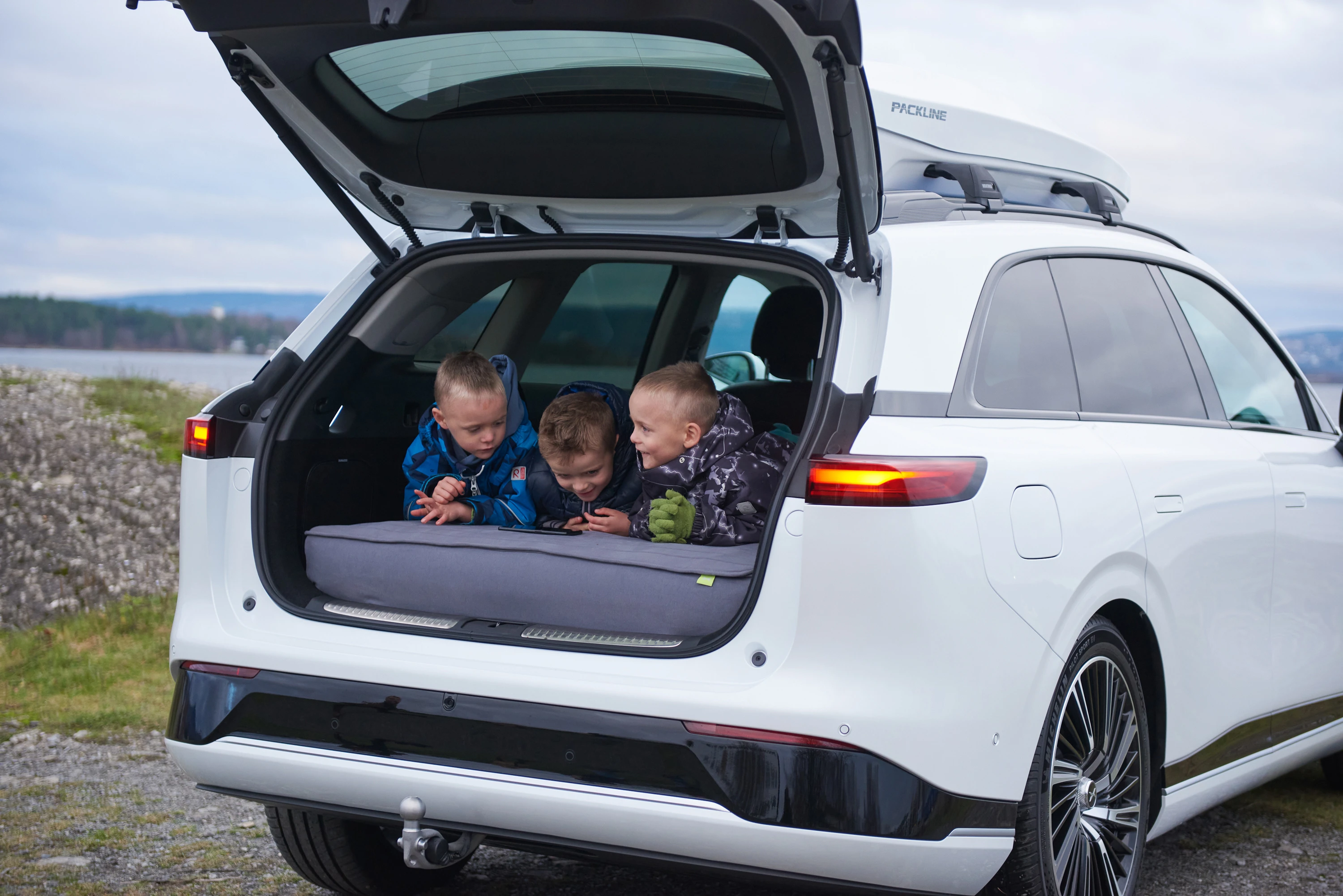 XPENG G9 RWD Standard Range trunk view