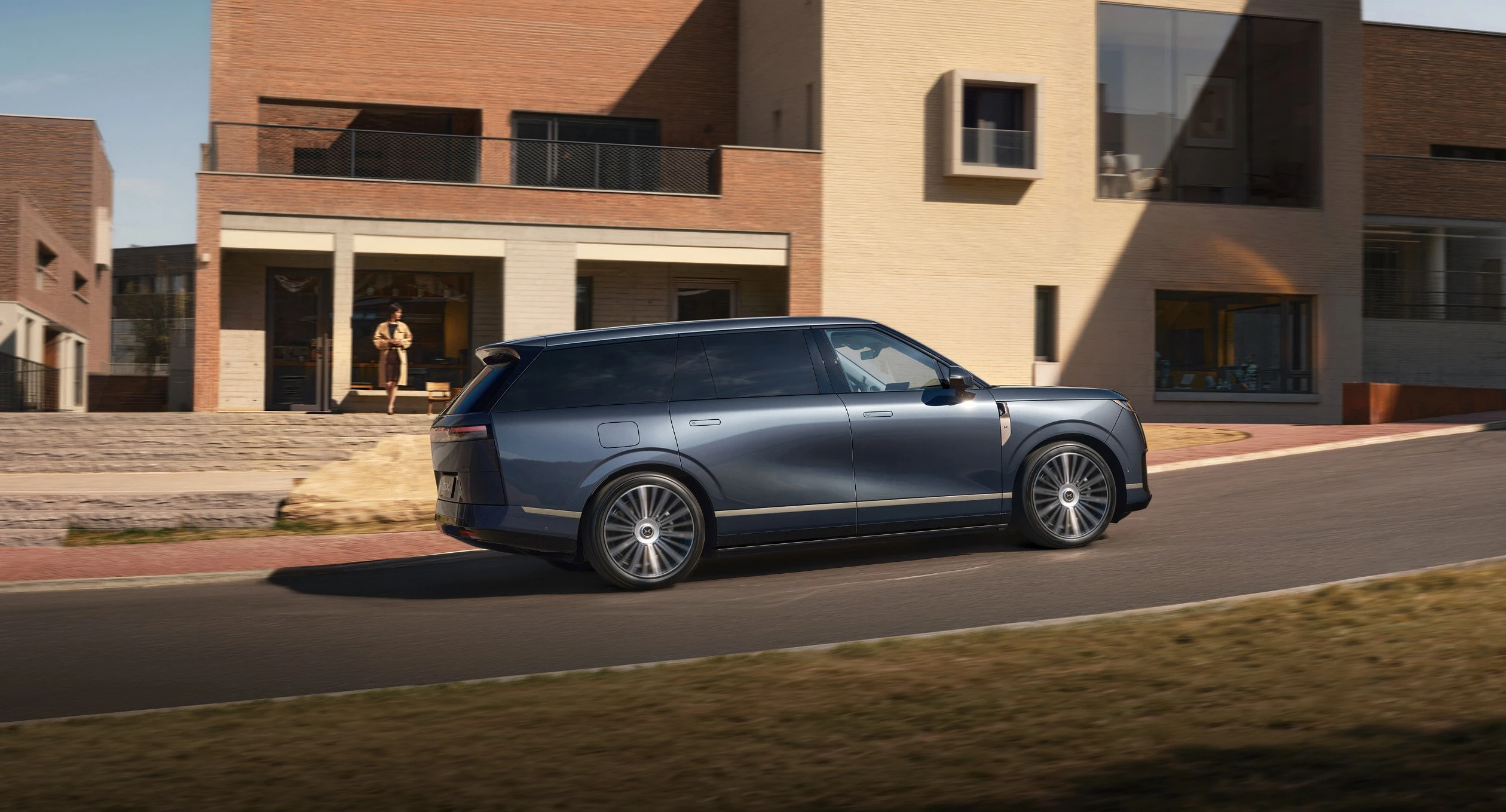 XPENG GX 91.9 kWh RWD exterior view