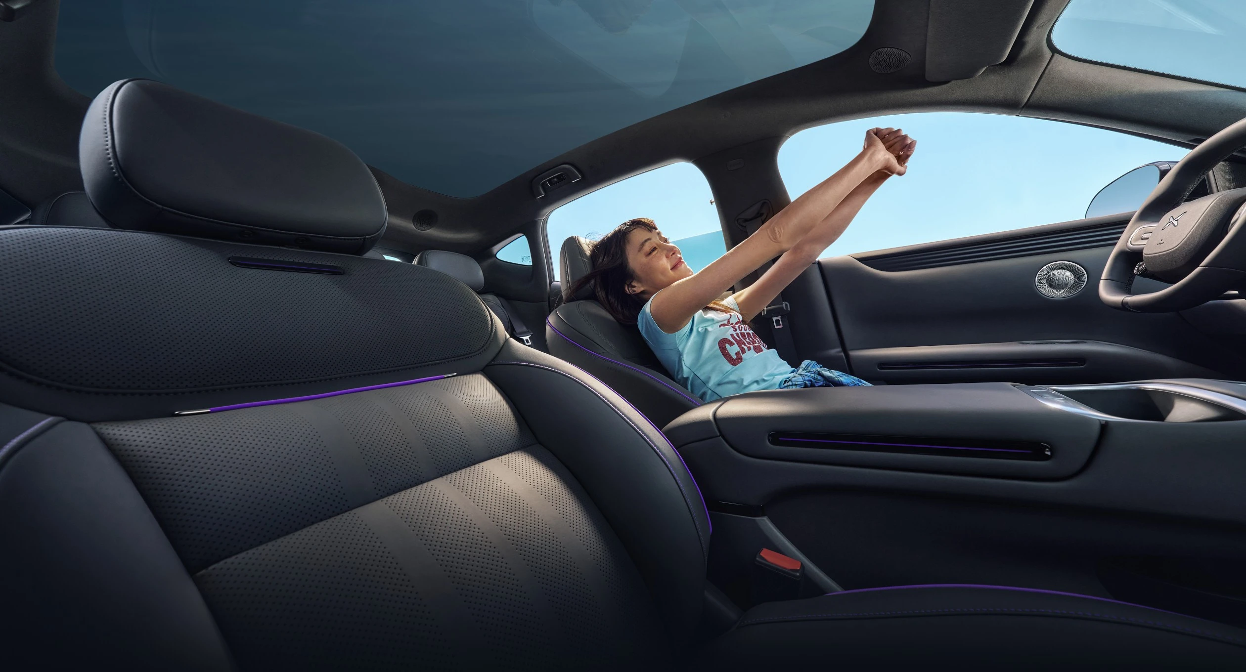 XPENG L03 71.2 kWh RWD frontseats view