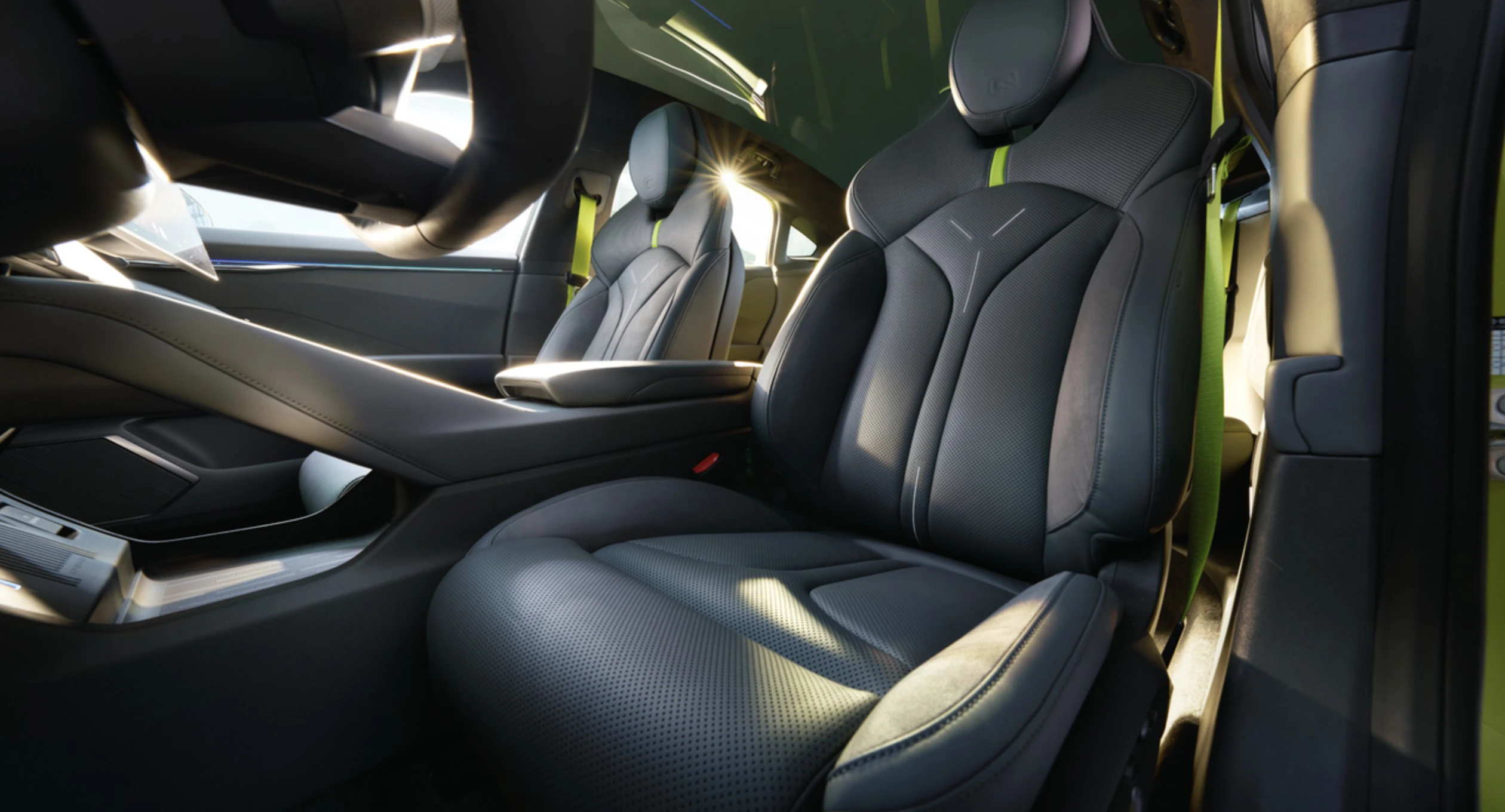 XPENG P7 702 Max frontseats view