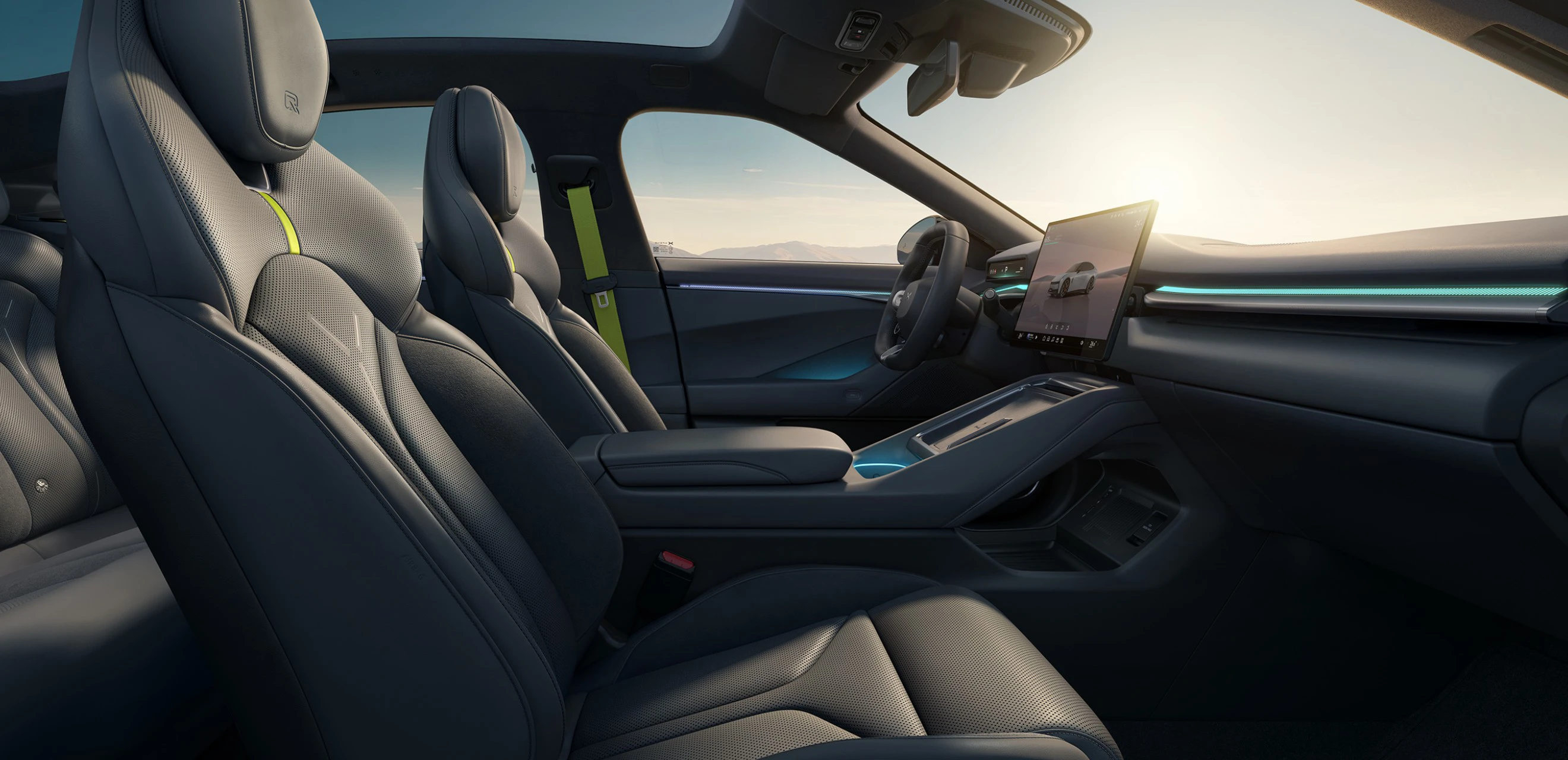 XPENG P7 820 RWD frontseats view