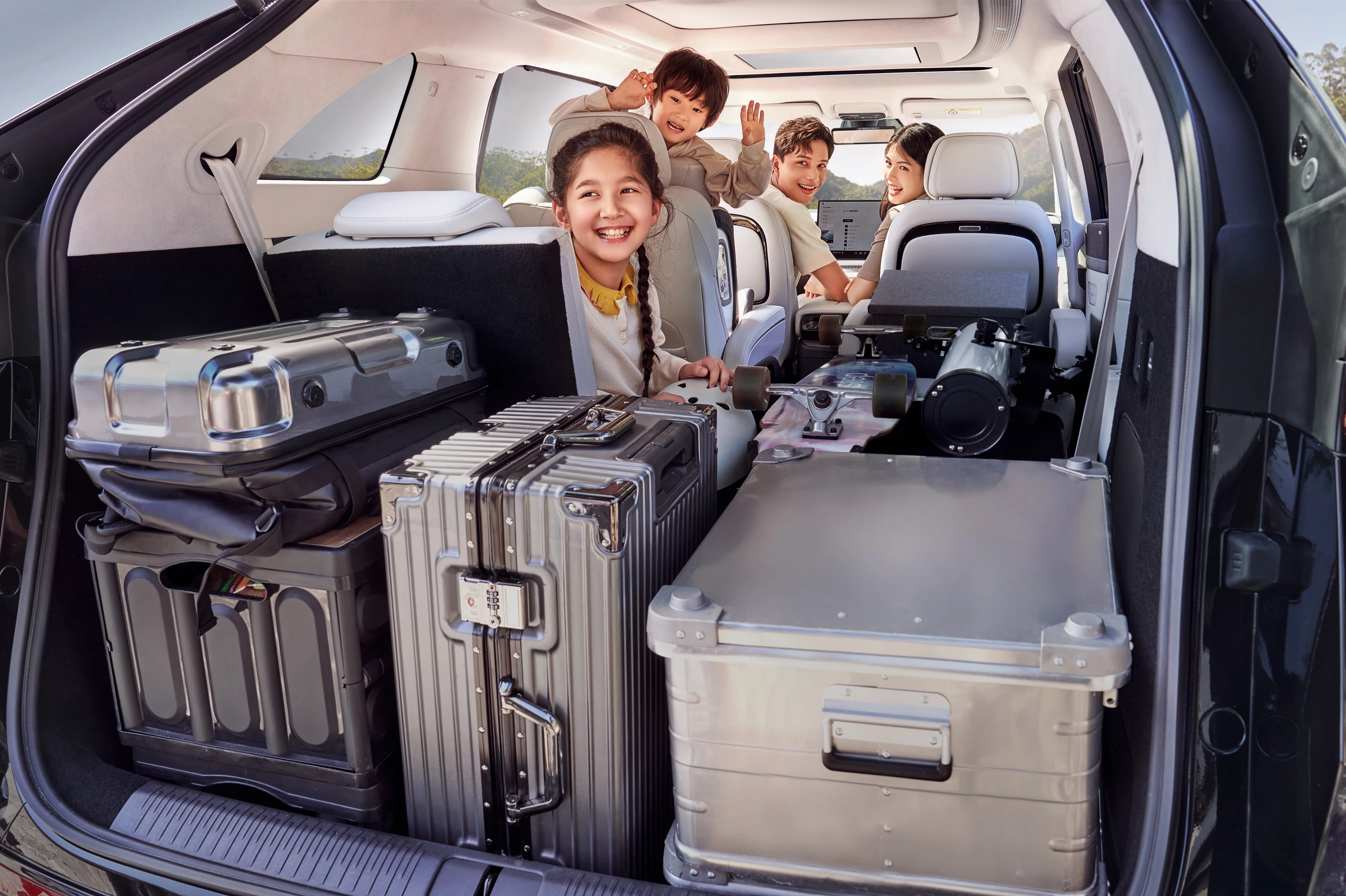 XPENG X9 FWD Long Range trunk view