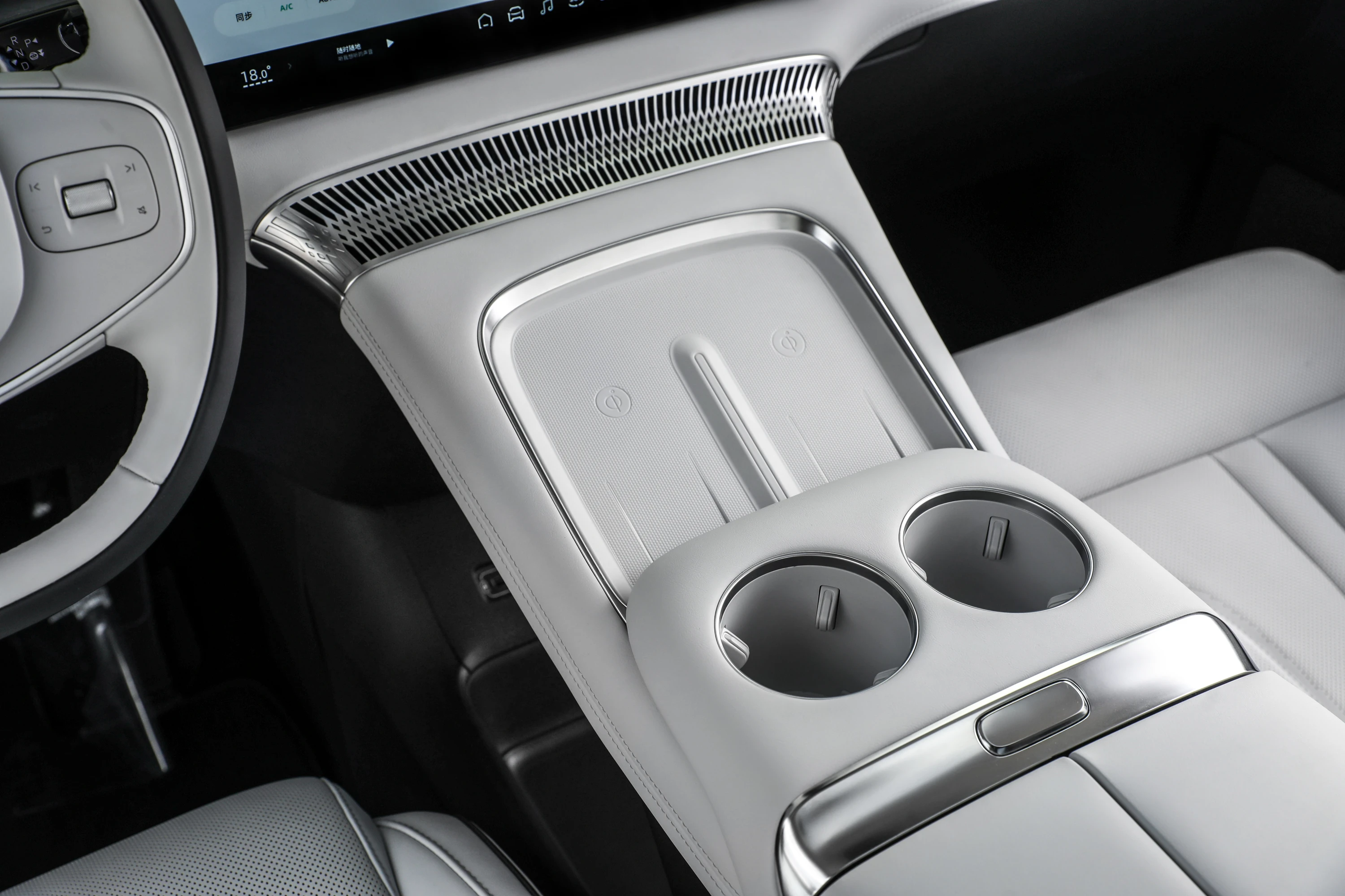 XPENG X9 FWD Long Range interiordetail view
