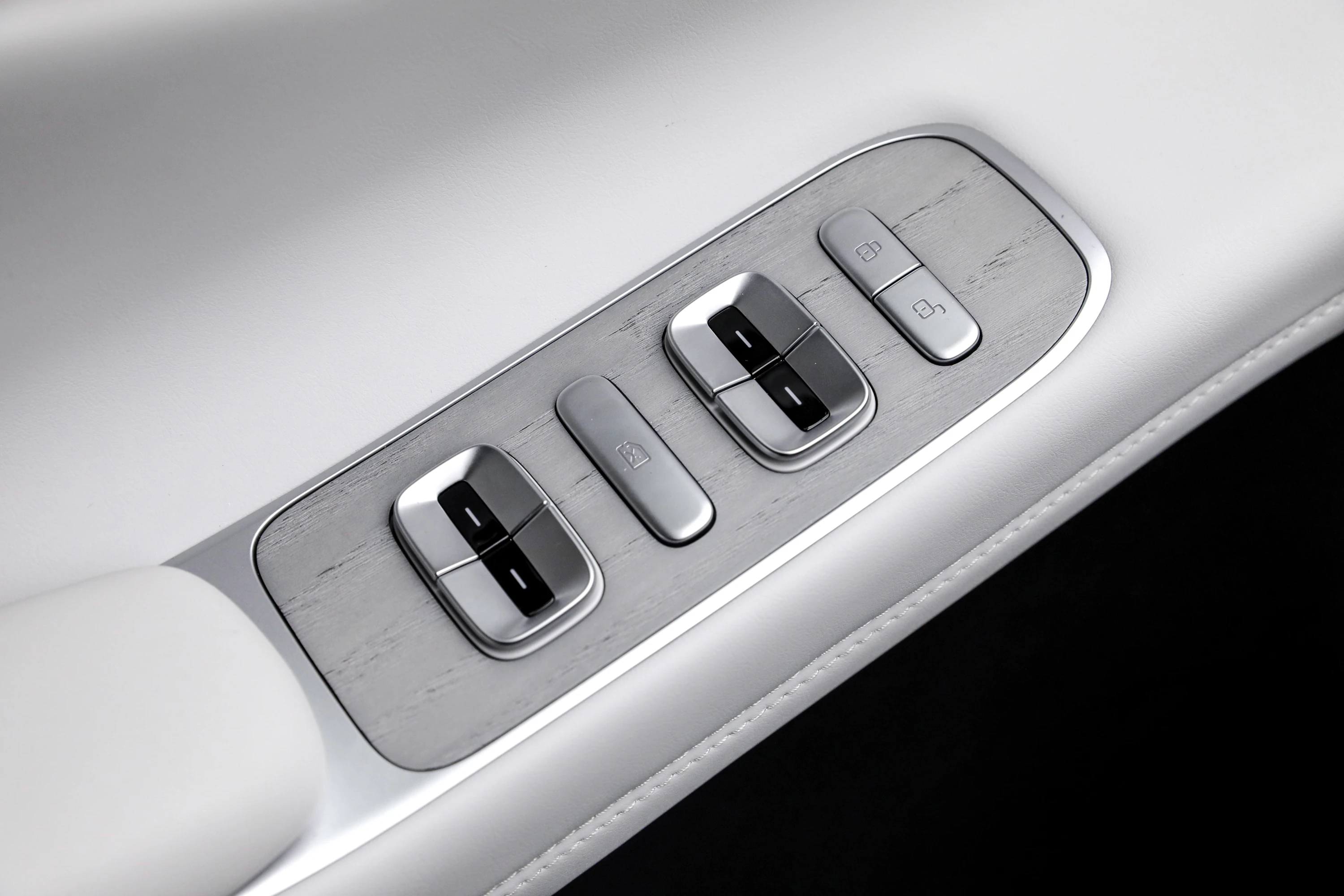 XPENG X9 FWD Long Range interiordetail view