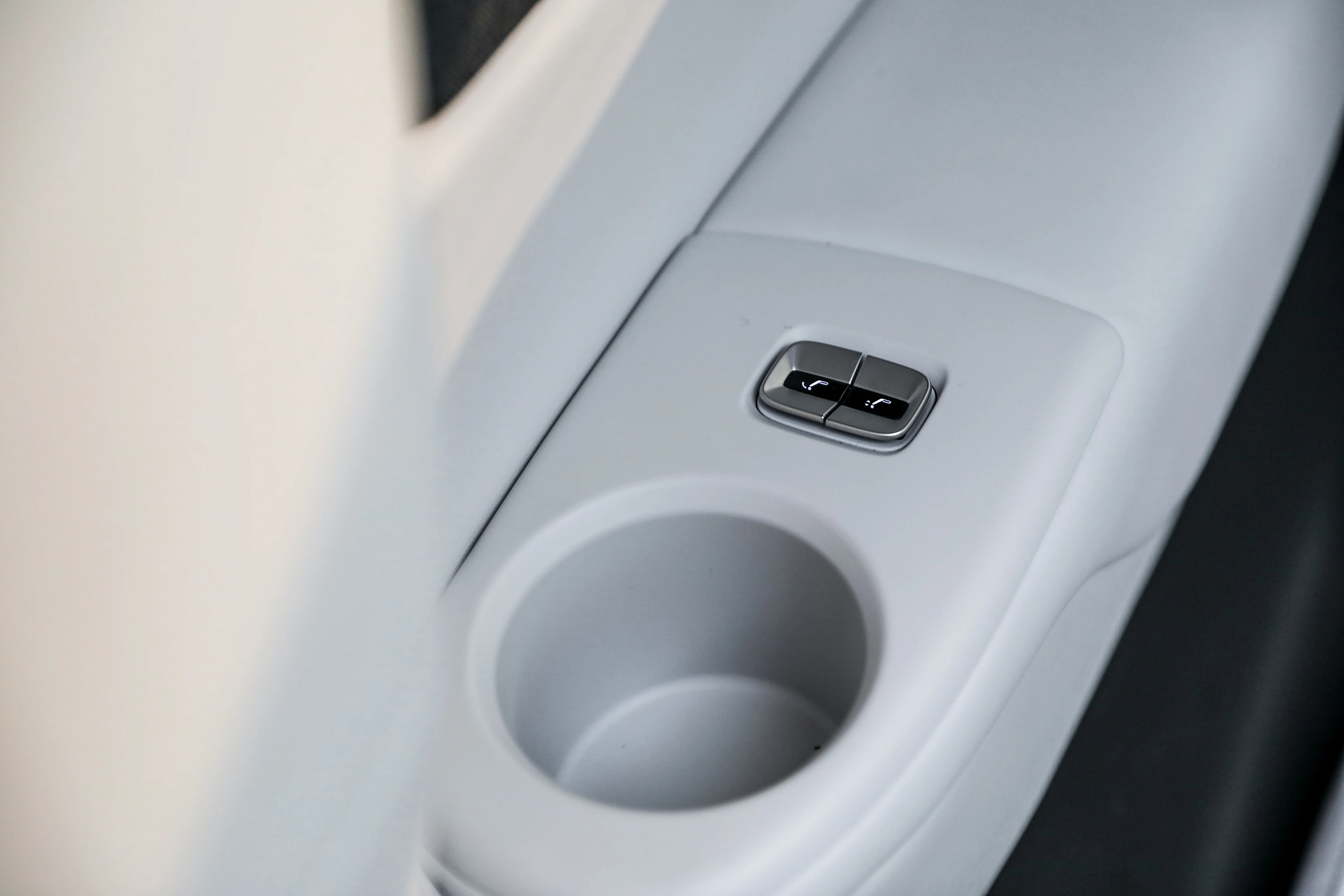 XPENG X9 FWD Long Range interiordetails view