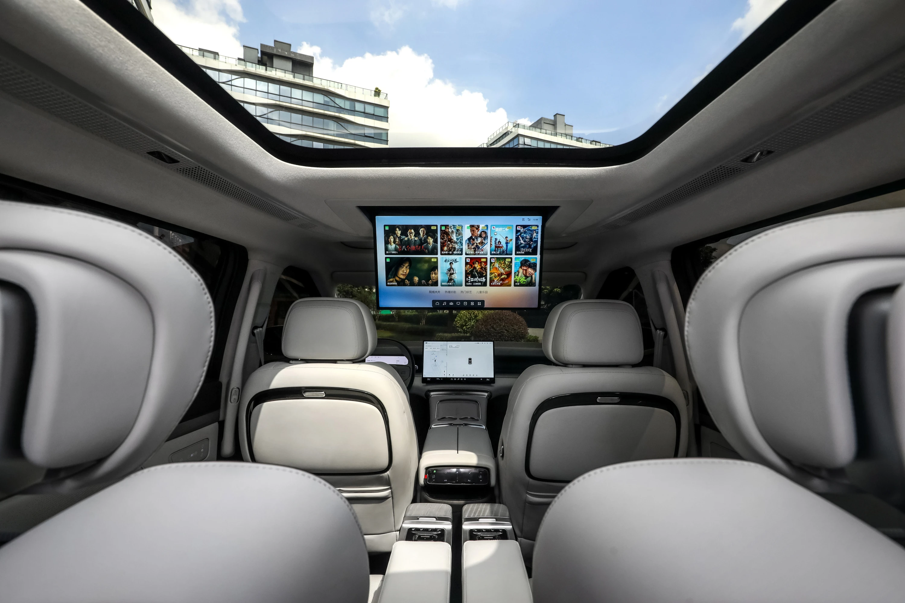 XPENG X9 FWD Long Range interior view