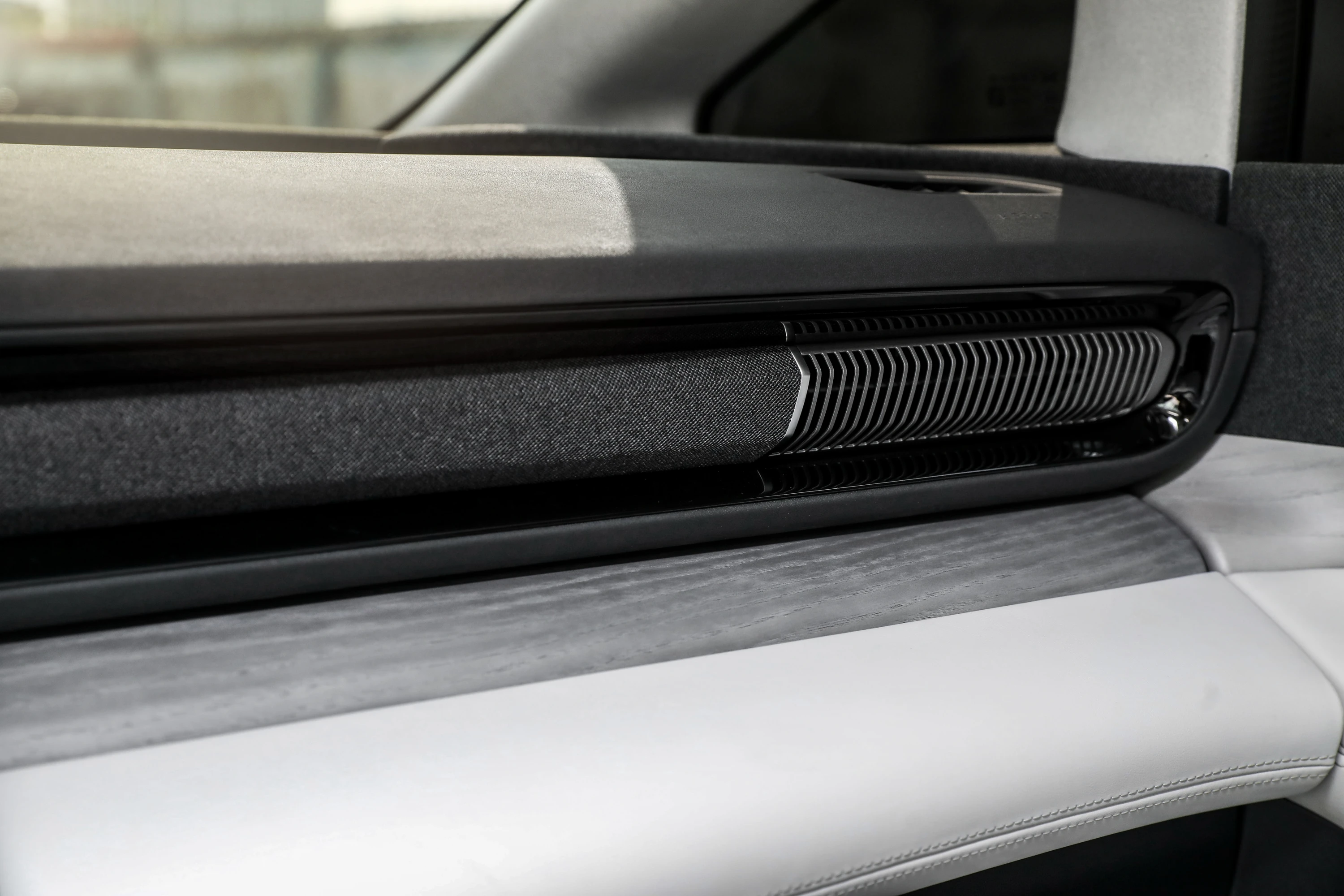 XPENG X9 FWD Long Range interiordetails view