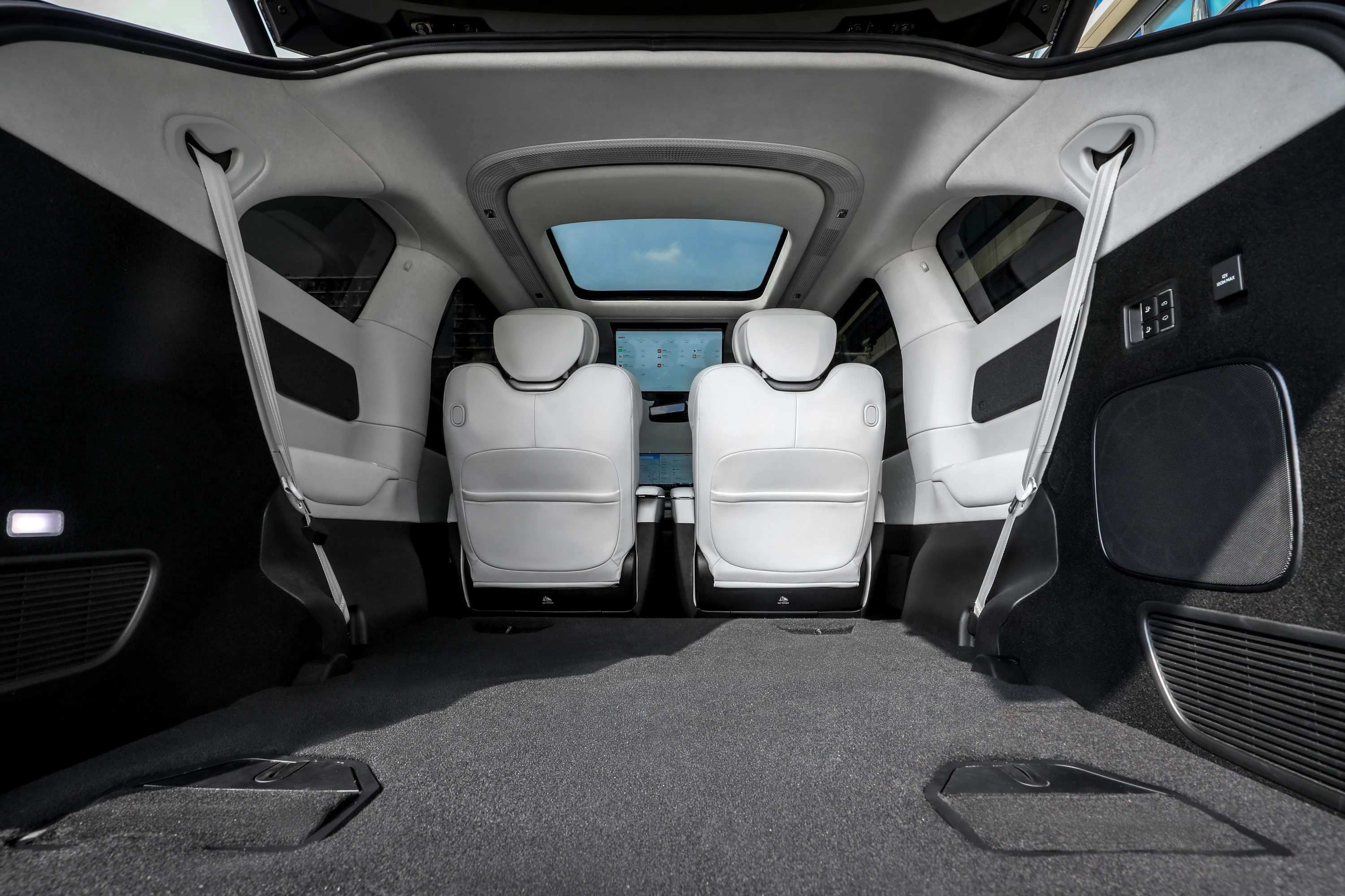 XPENG X9 FWD Long Range trunk view