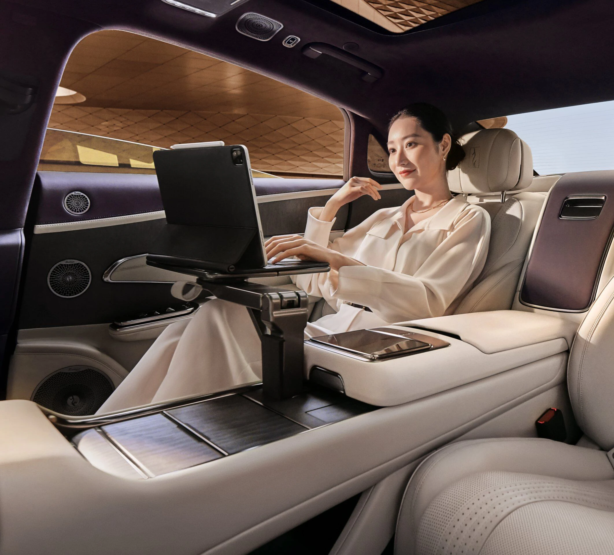 YangWang U7 EV 5-seat Luxury secondrowseats view