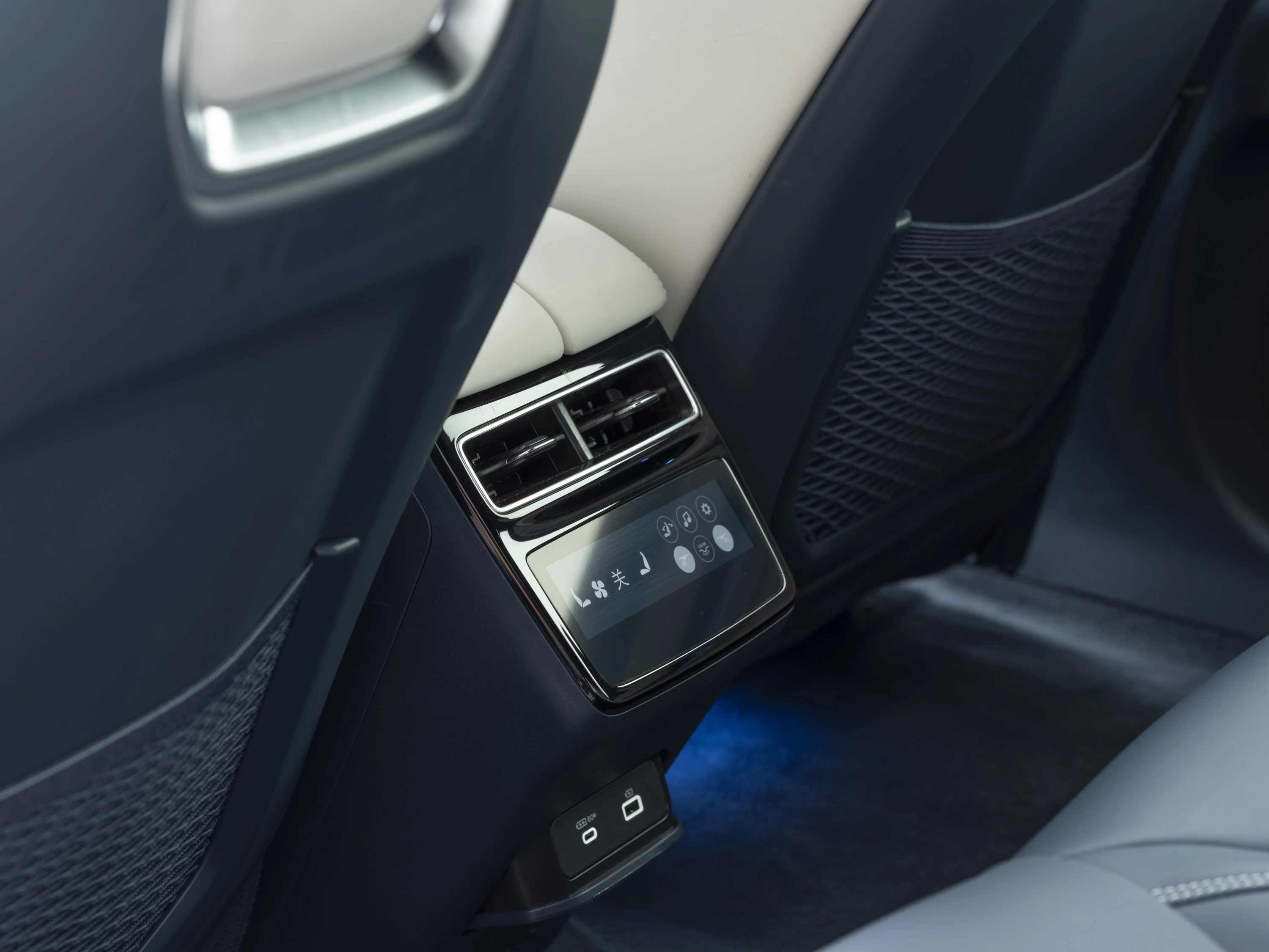 Zeekr 001 Long Range RWD interior view