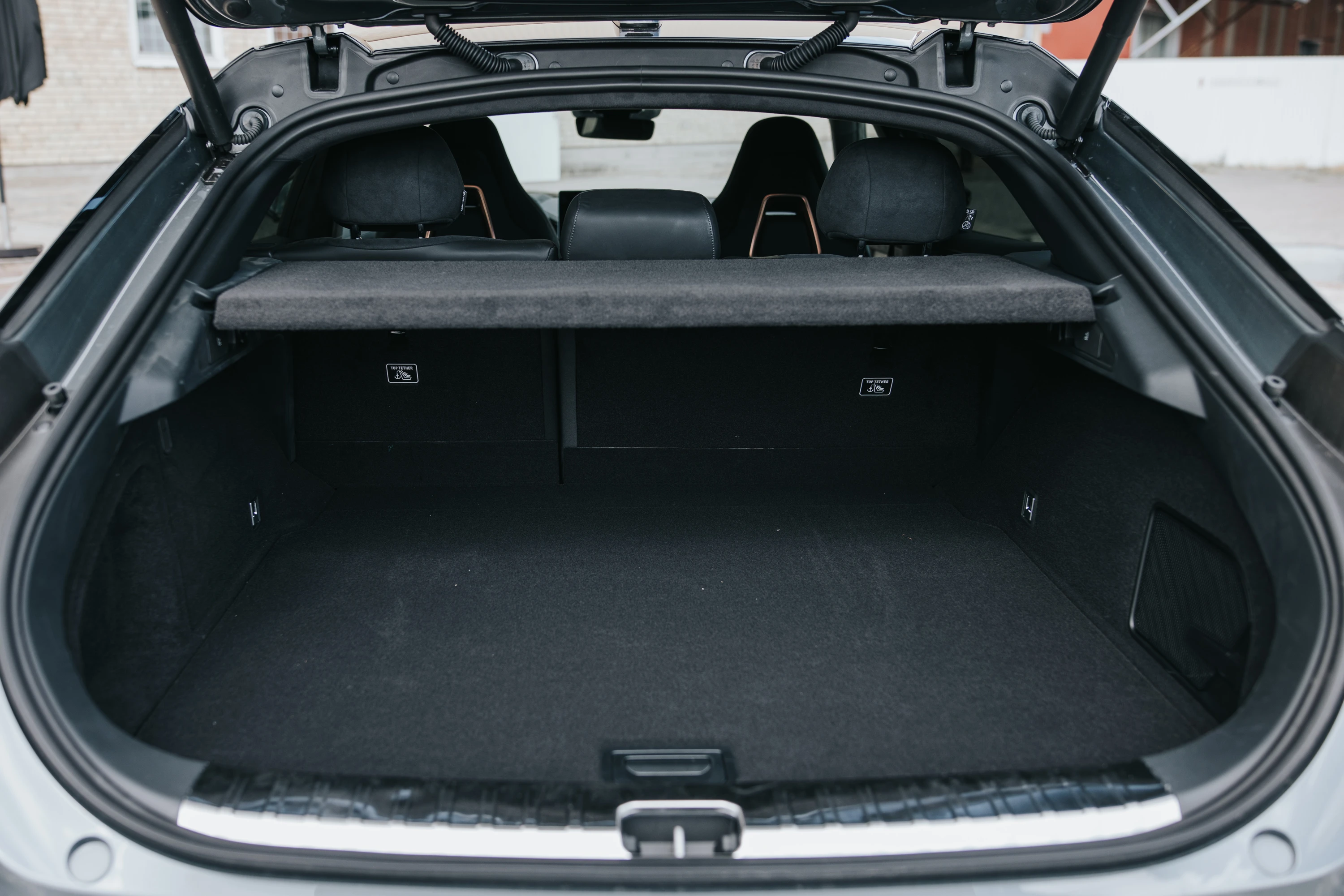 Zeekr 001 Long Range RWD trunk view
