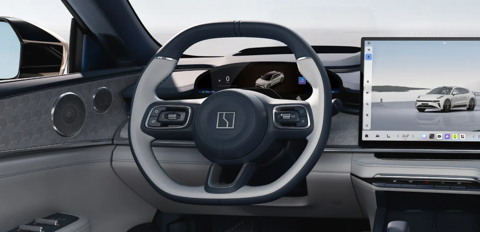 Zeekr 001 Max 95 kWh AWD screens view