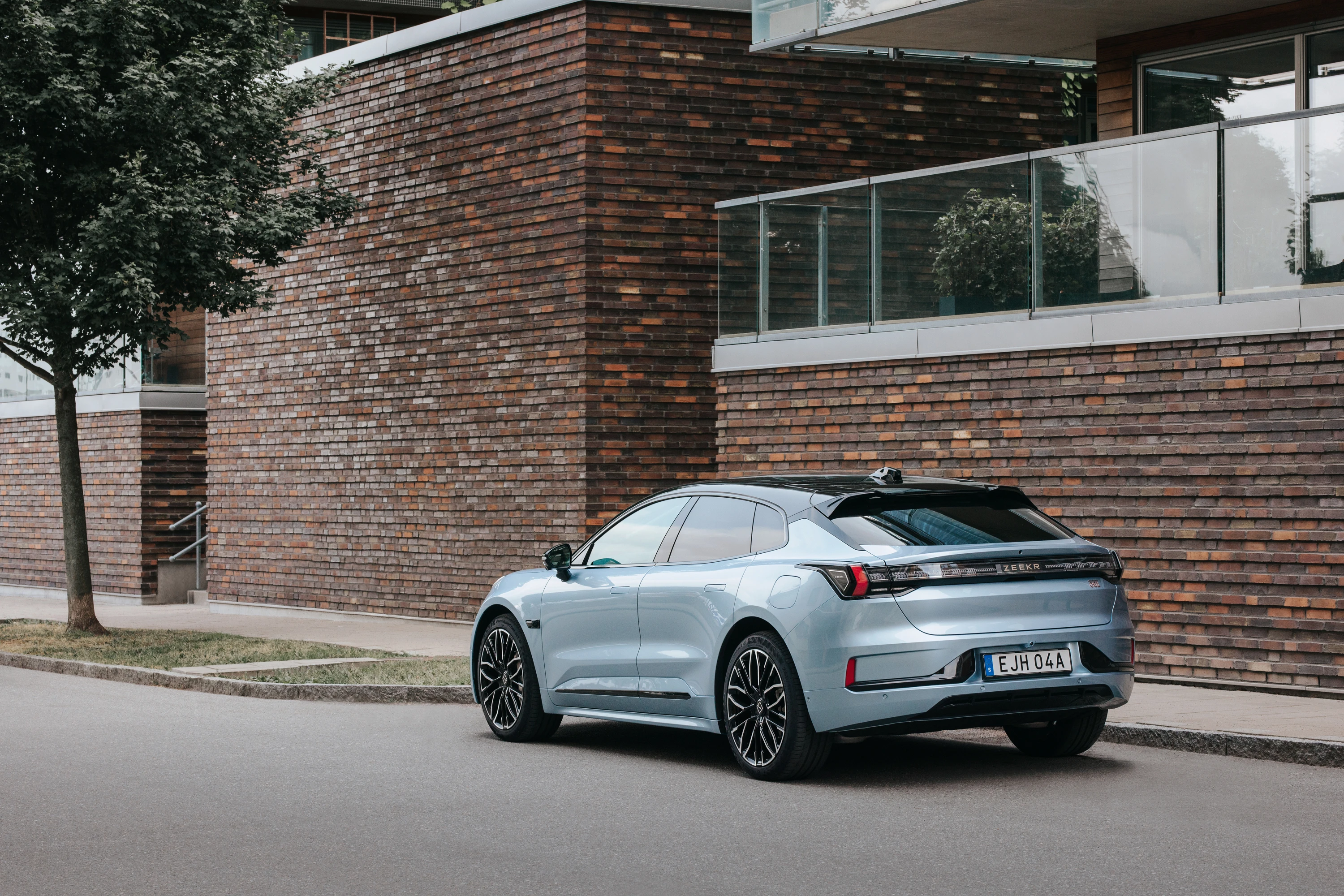 Zeekr 001 Performance AWD exterior view