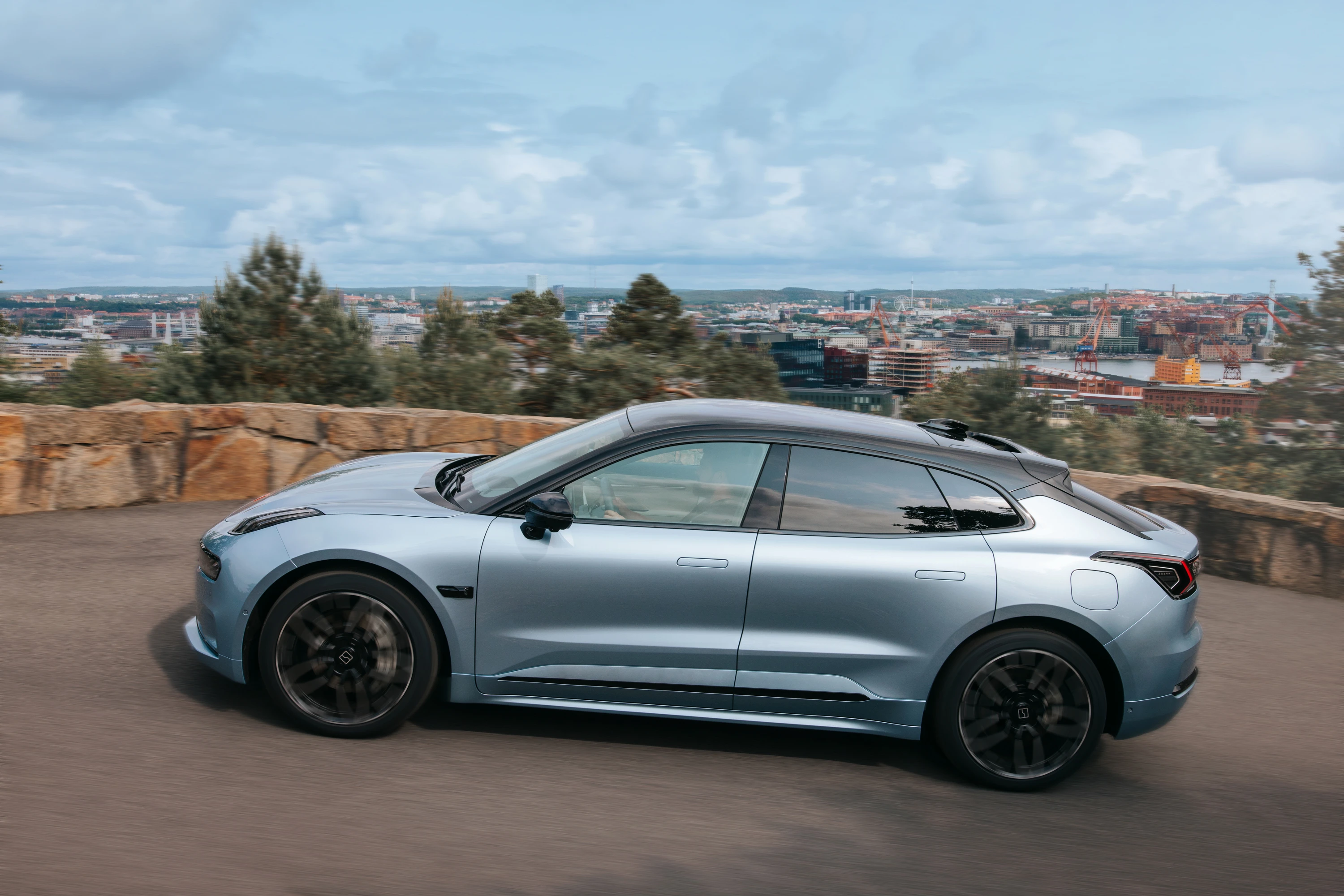 Zeekr 001 Performance AWD exterior view