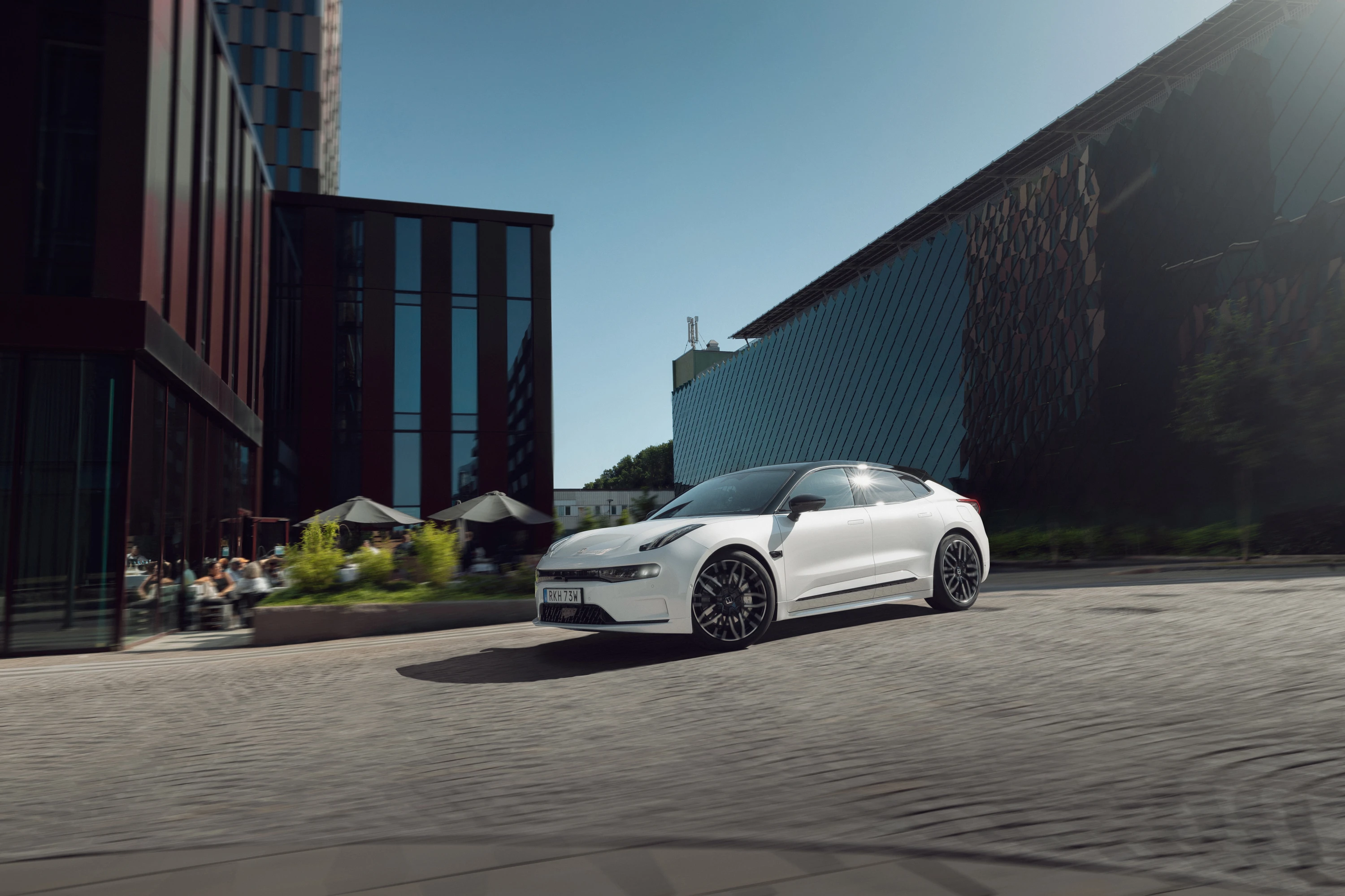 Zeekr 001 Privilege AWD exterior view