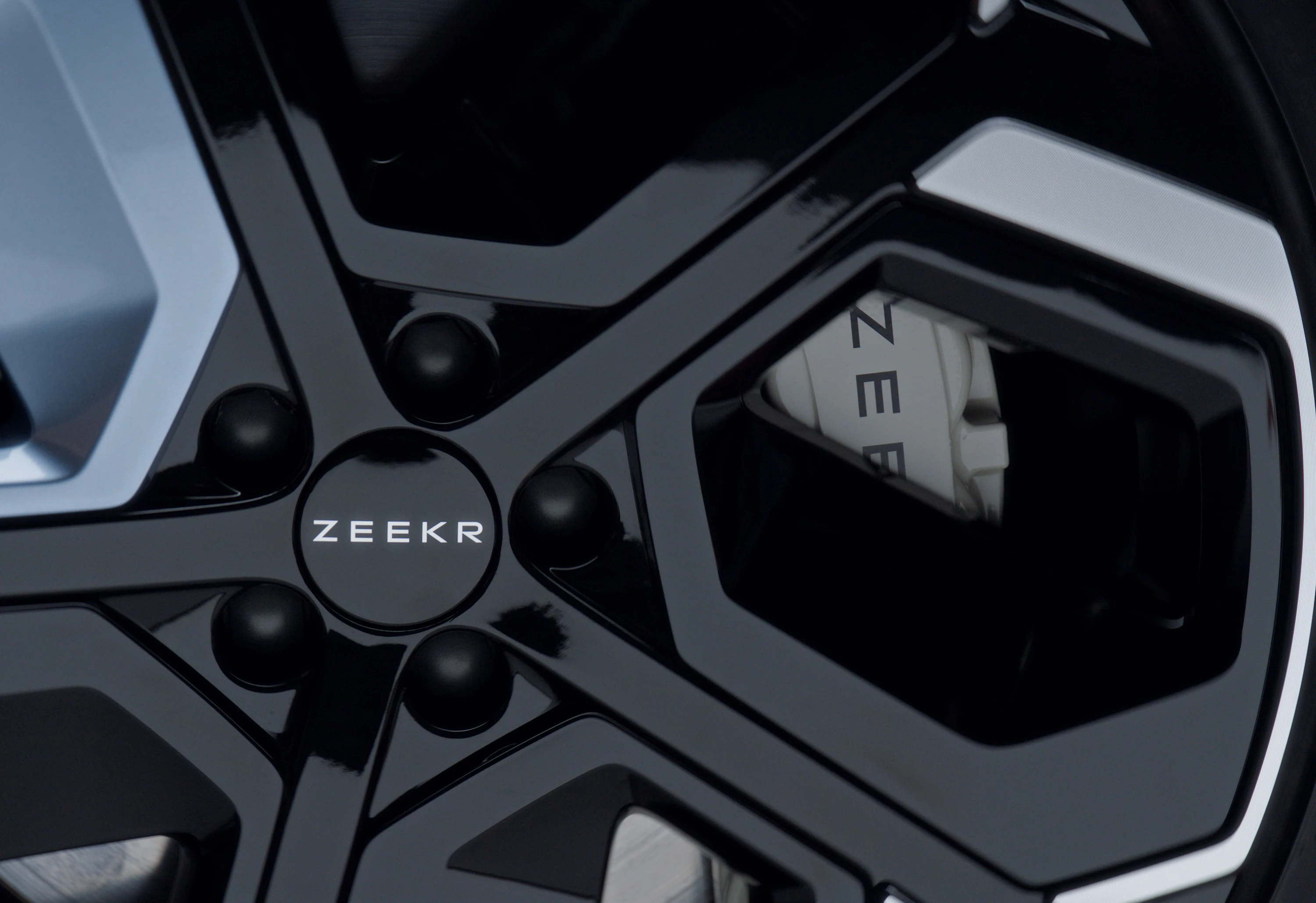 Zeekr 001 Privilege AWD wheels view