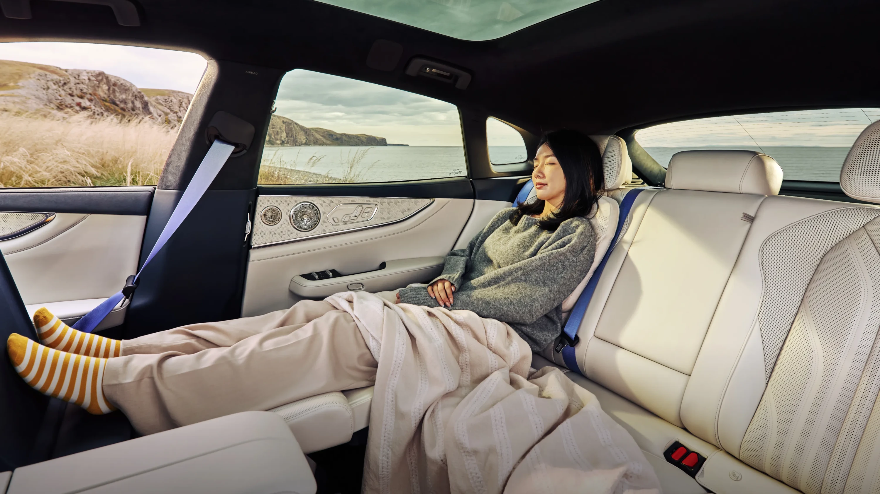Zeekr 001 Ultra+ 103 kWh AWD secondrowseats view