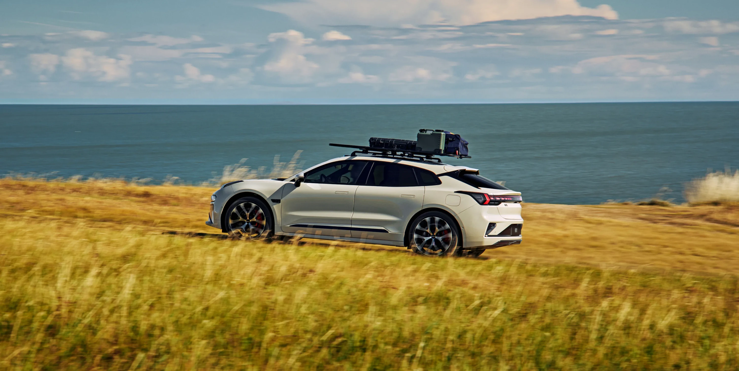 Zeekr 001 Ultra+ 103 kWh AWD exterior view