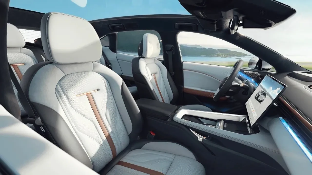 Zeekr 007GT 75 kWh RWD frontseats view