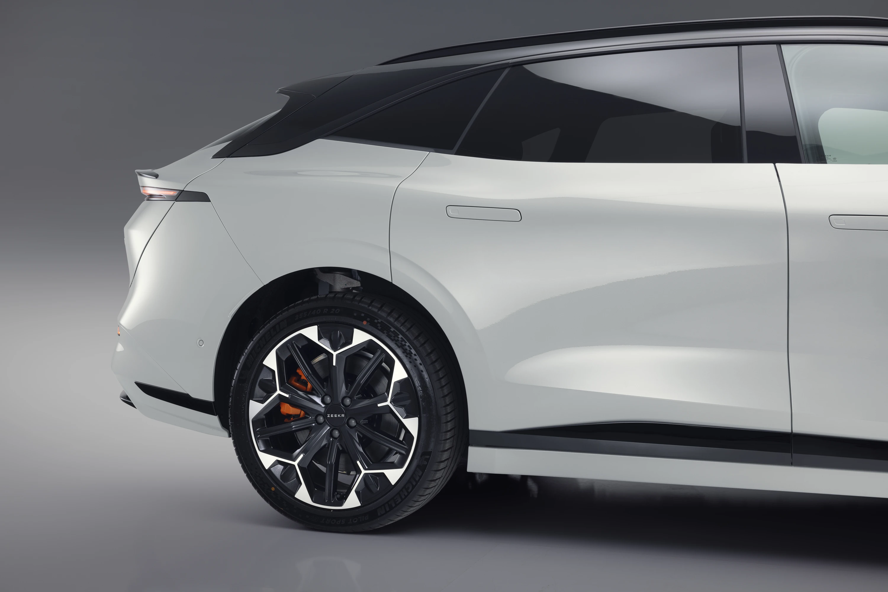 Zeekr 7GT Core RWD exterior view