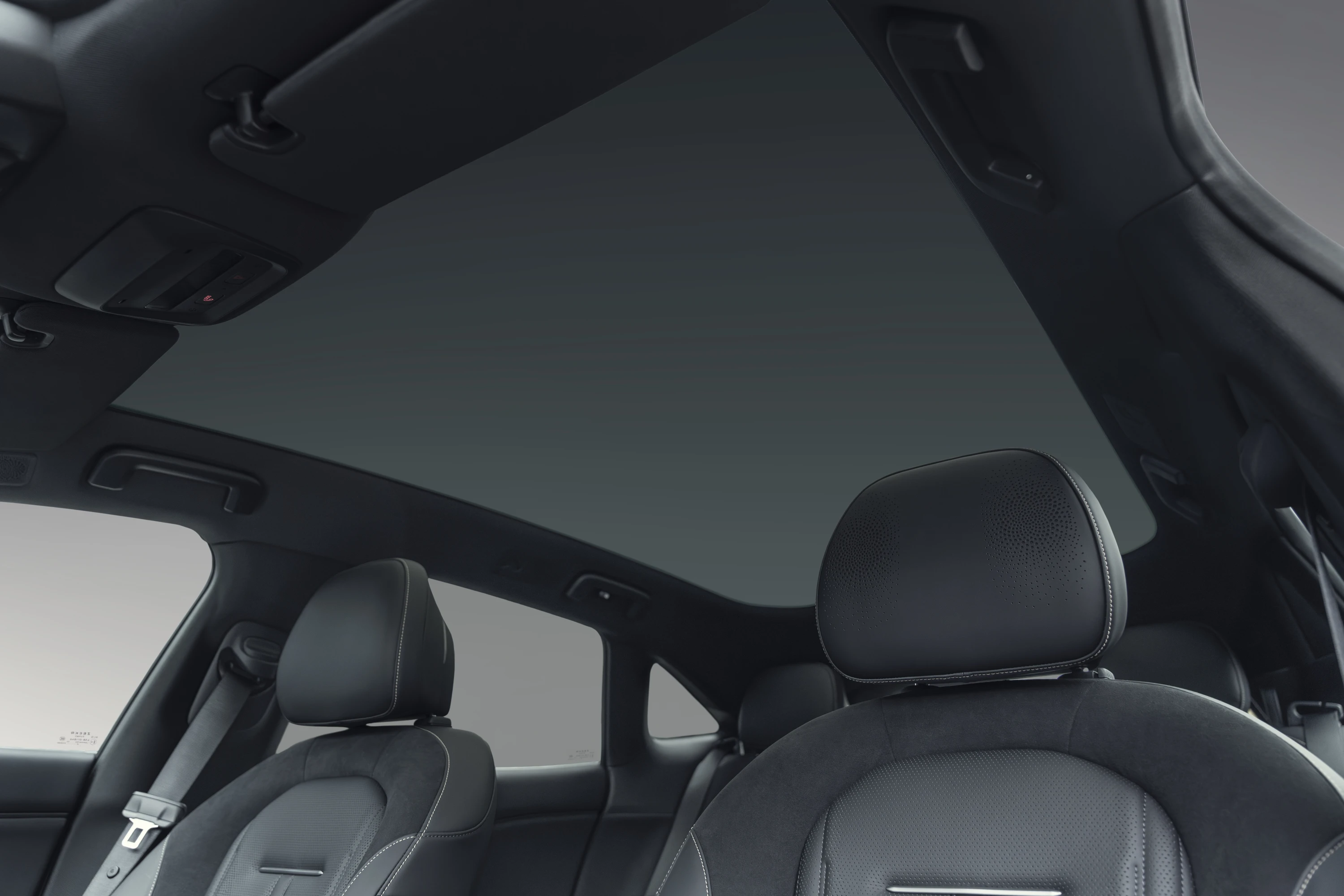 Zeekr 7GT Core RWD roof view