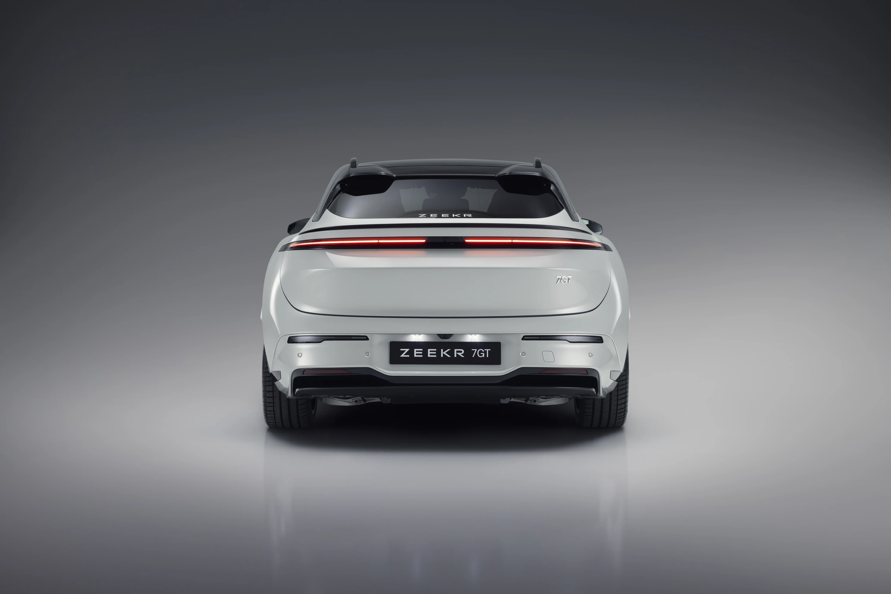Zeekr 7GT Long Range RWD exterior view