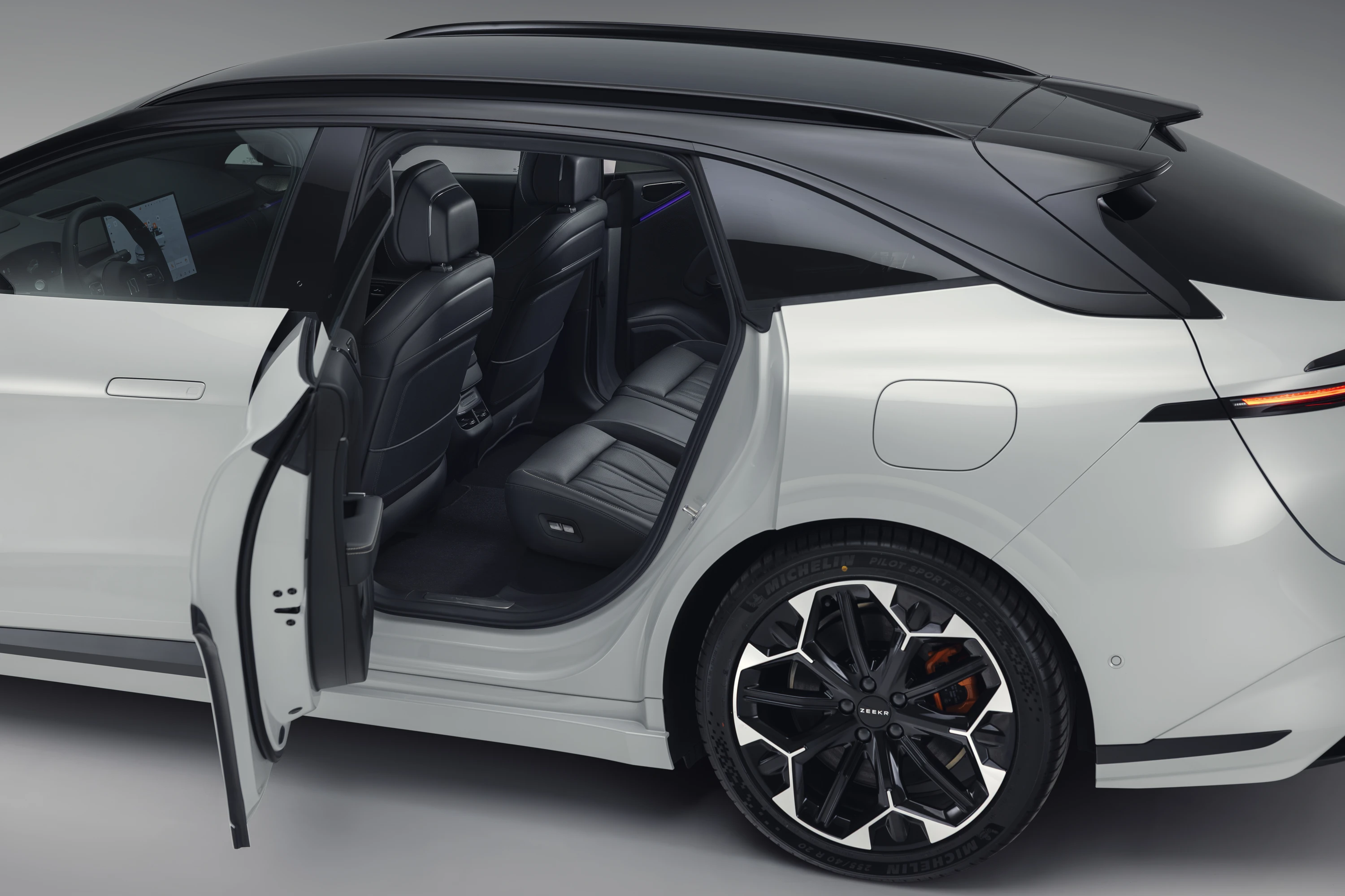 Zeekr 7GT Long Range RWD exterior view