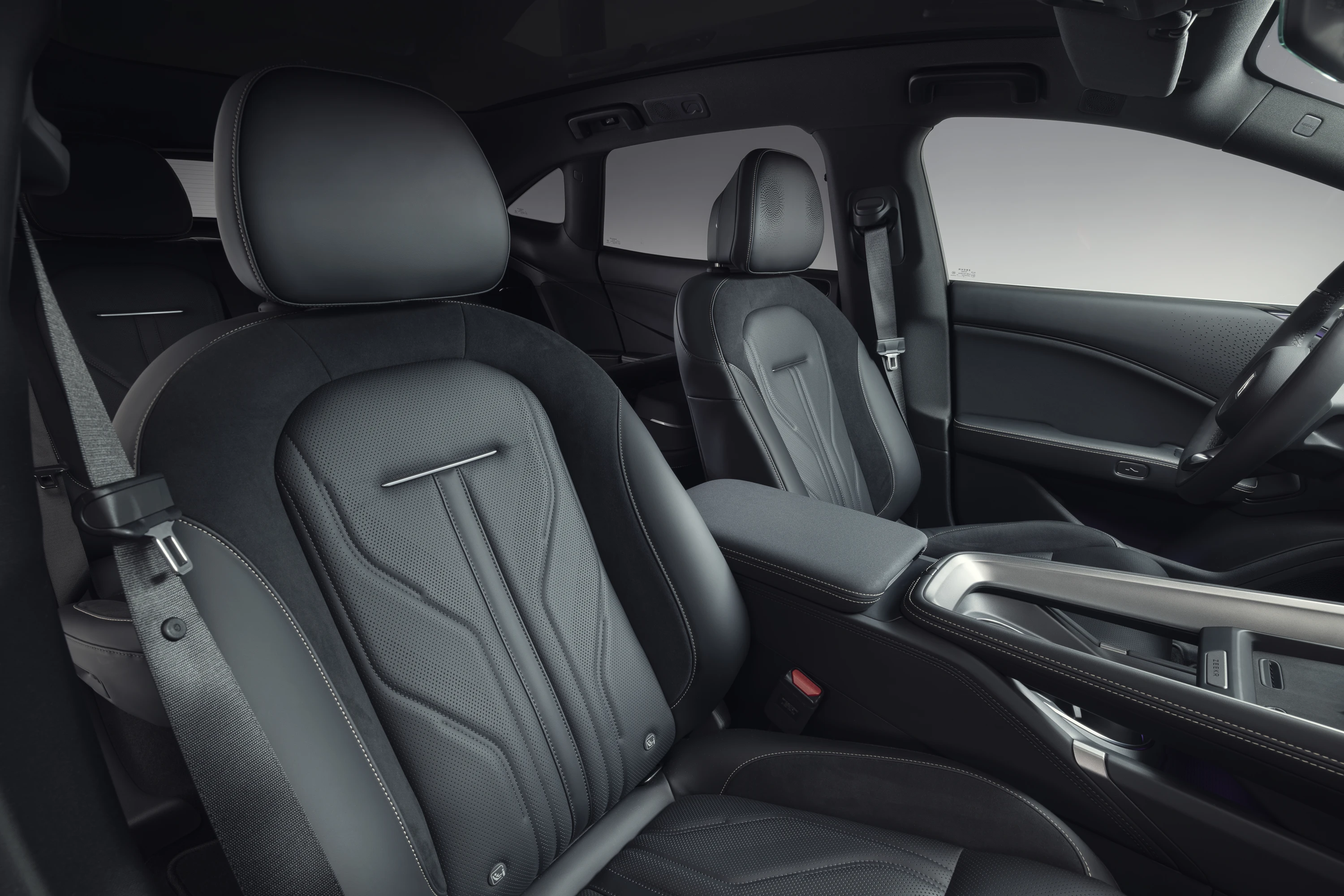 Zeekr 7GT Long Range RWD frontseats view