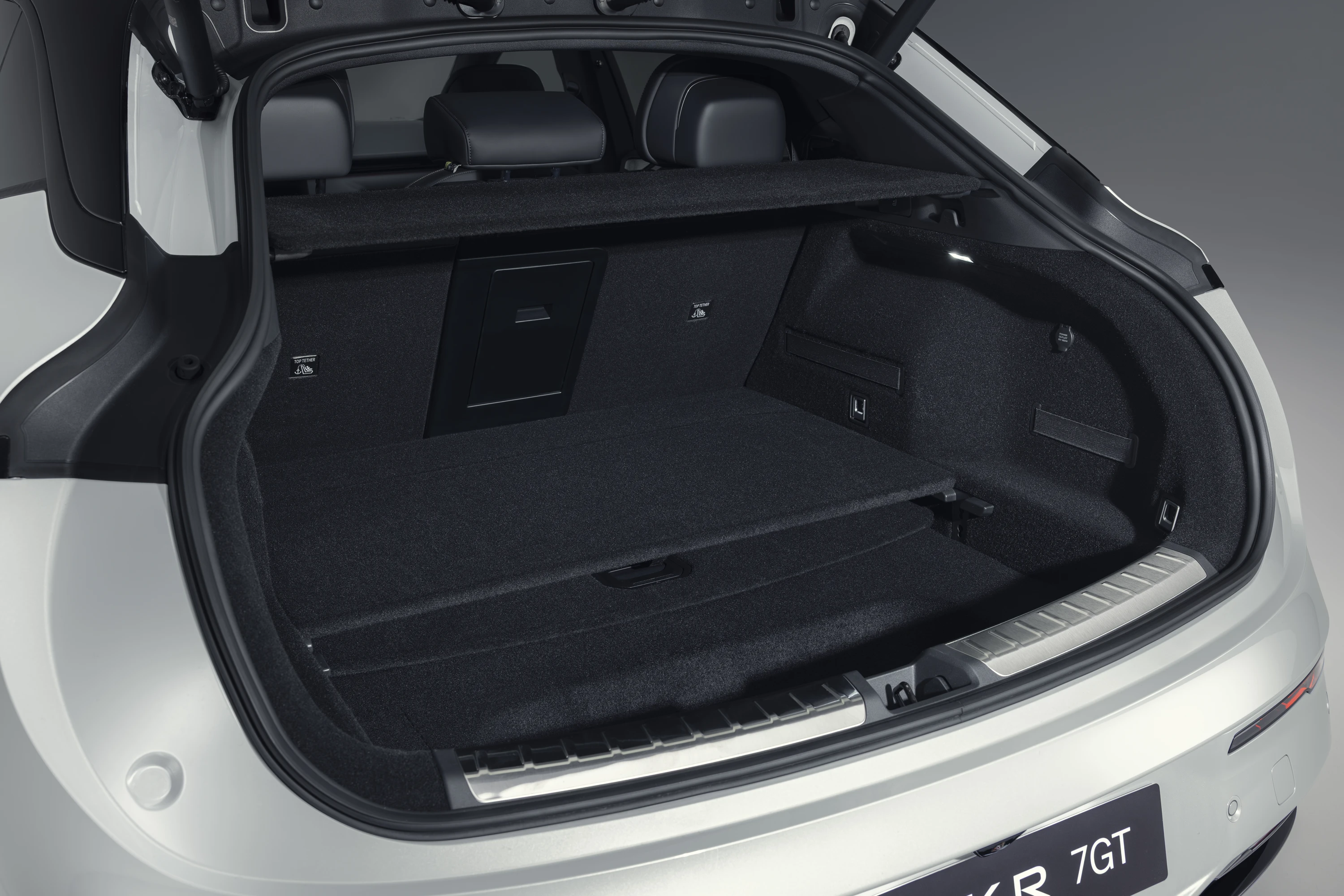 Zeekr 7GT Long Range RWD trunk view